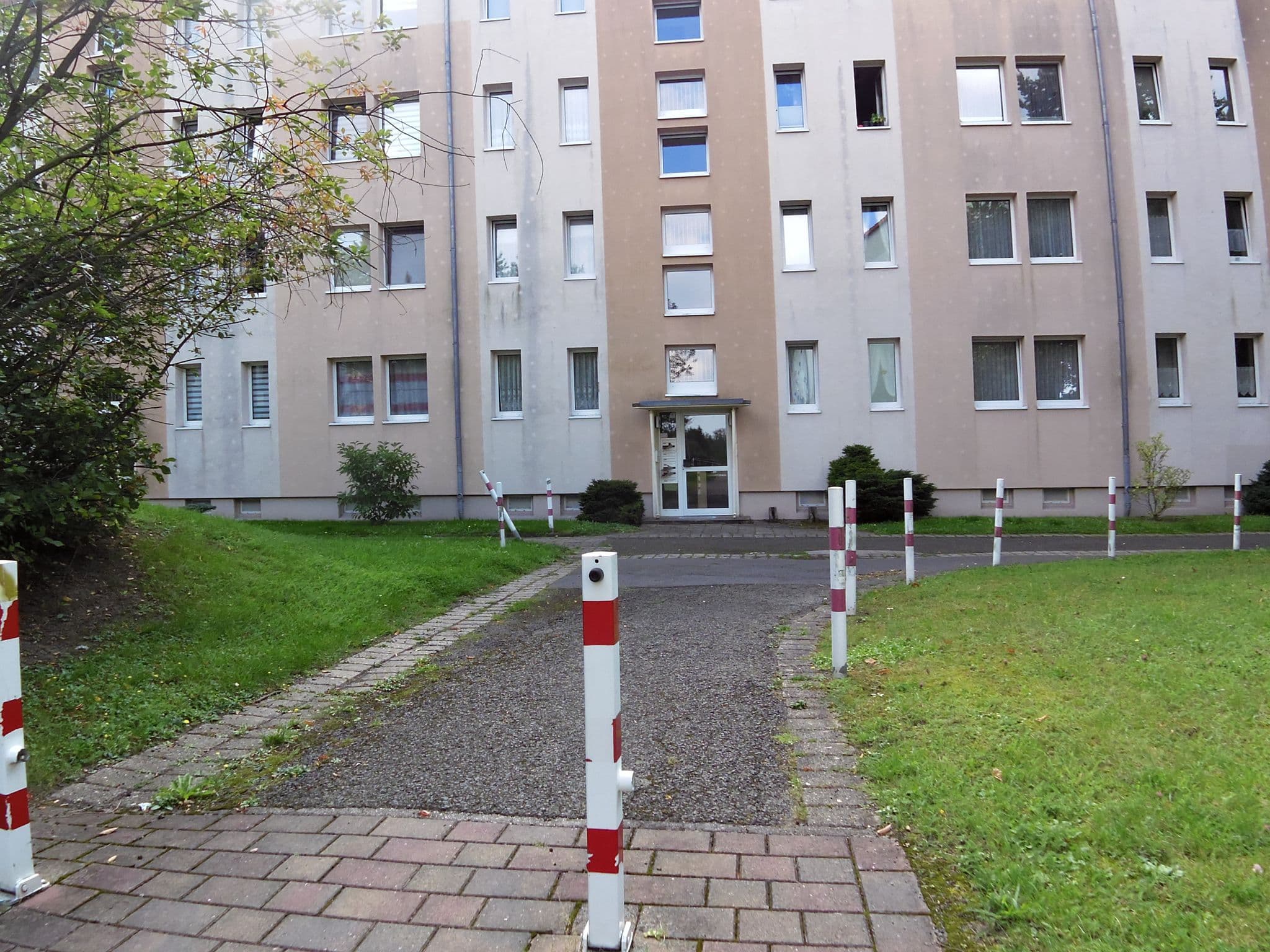 Street view near Baugenossenschaft - Gaestewohnung, Gohlis — © zoegglmeyr (CC BY-SA · Mapillary)