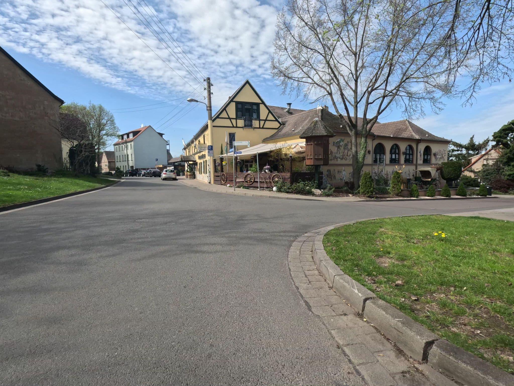 Street view near Gaststätte Goldener Hirsch Inh. Fam. Koehler, Günthersdorf — © kopra (CC BY-SA · Mapillary)