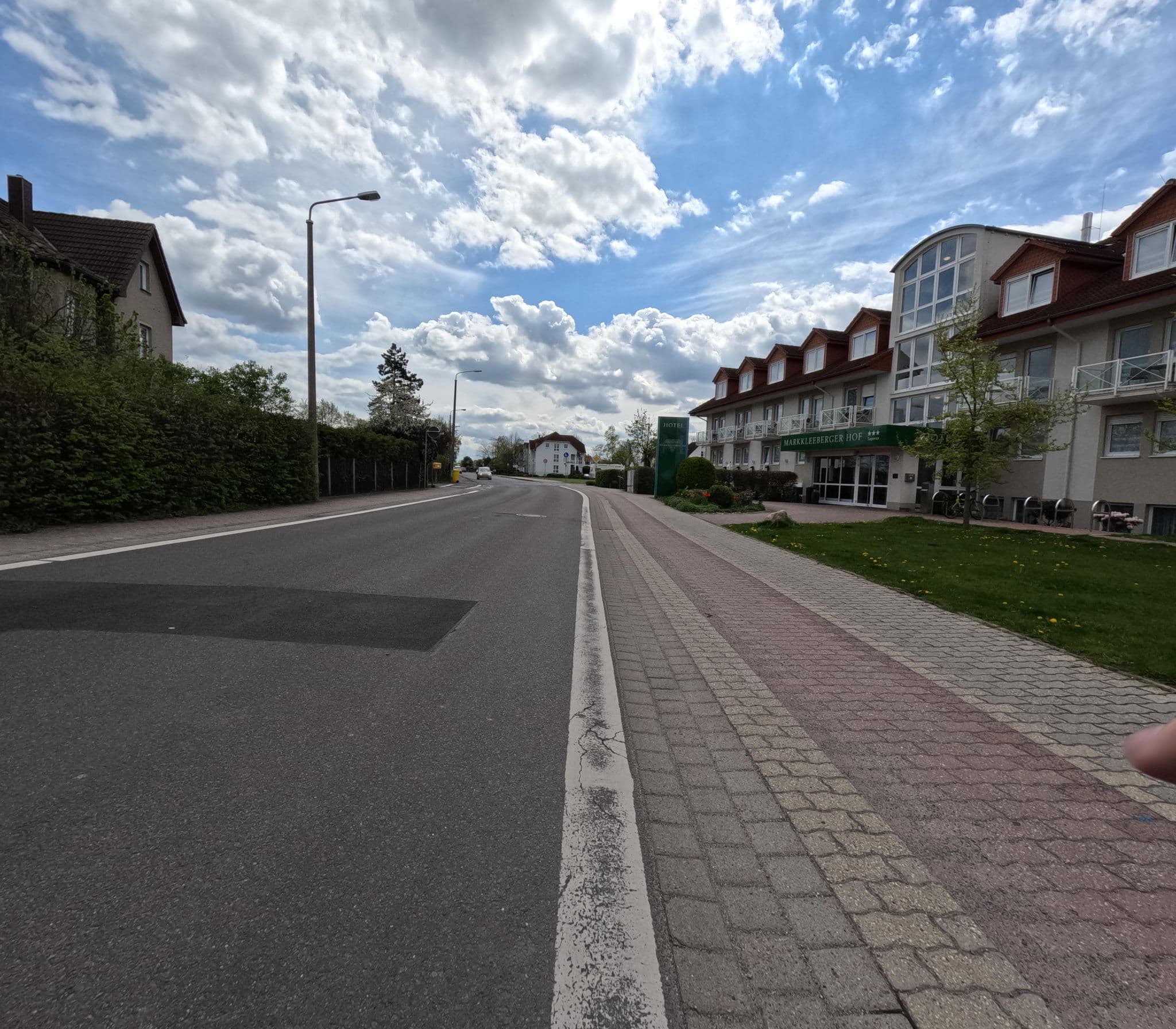 Street view near MH Hotel-Betriebs-GmbH, Markkleeberg — © kopra (CC BY-SA · Mapillary)