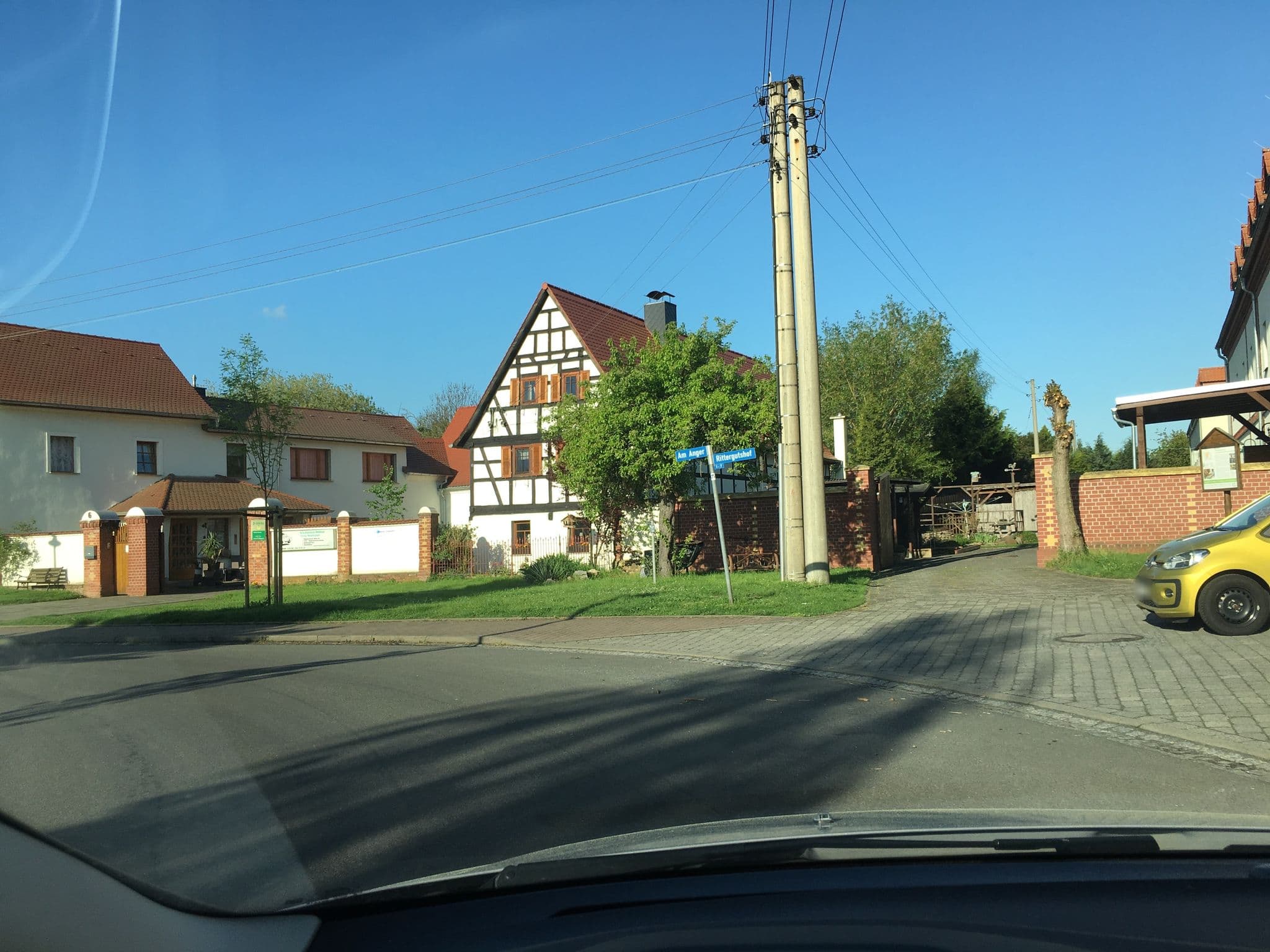 Street view near OEKOLA, Espenhain — © bejotel (CC BY-SA · Mapillary)