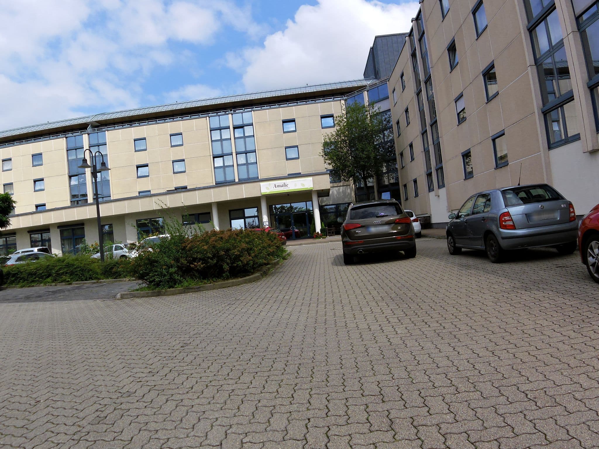 Street view near Amalie Servicegesellschaft, Taucha — © zoegglmeyr (CC BY-SA · Mapillary)