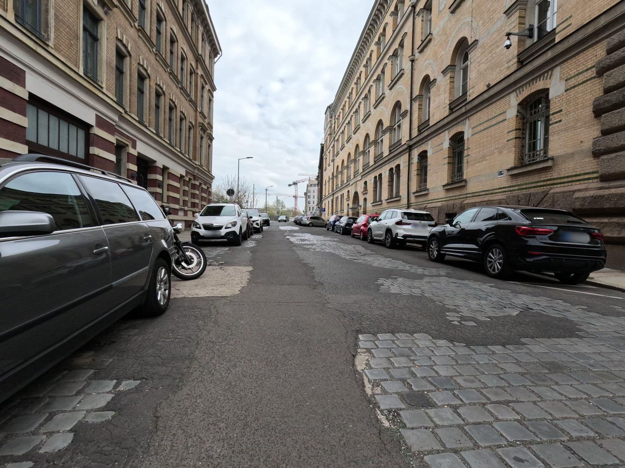 Street view near Leipzig-Suites Apartment Am Rathaus - Barcelona, Leipzig — © kopra (CC BY-SA · Mapillary)
