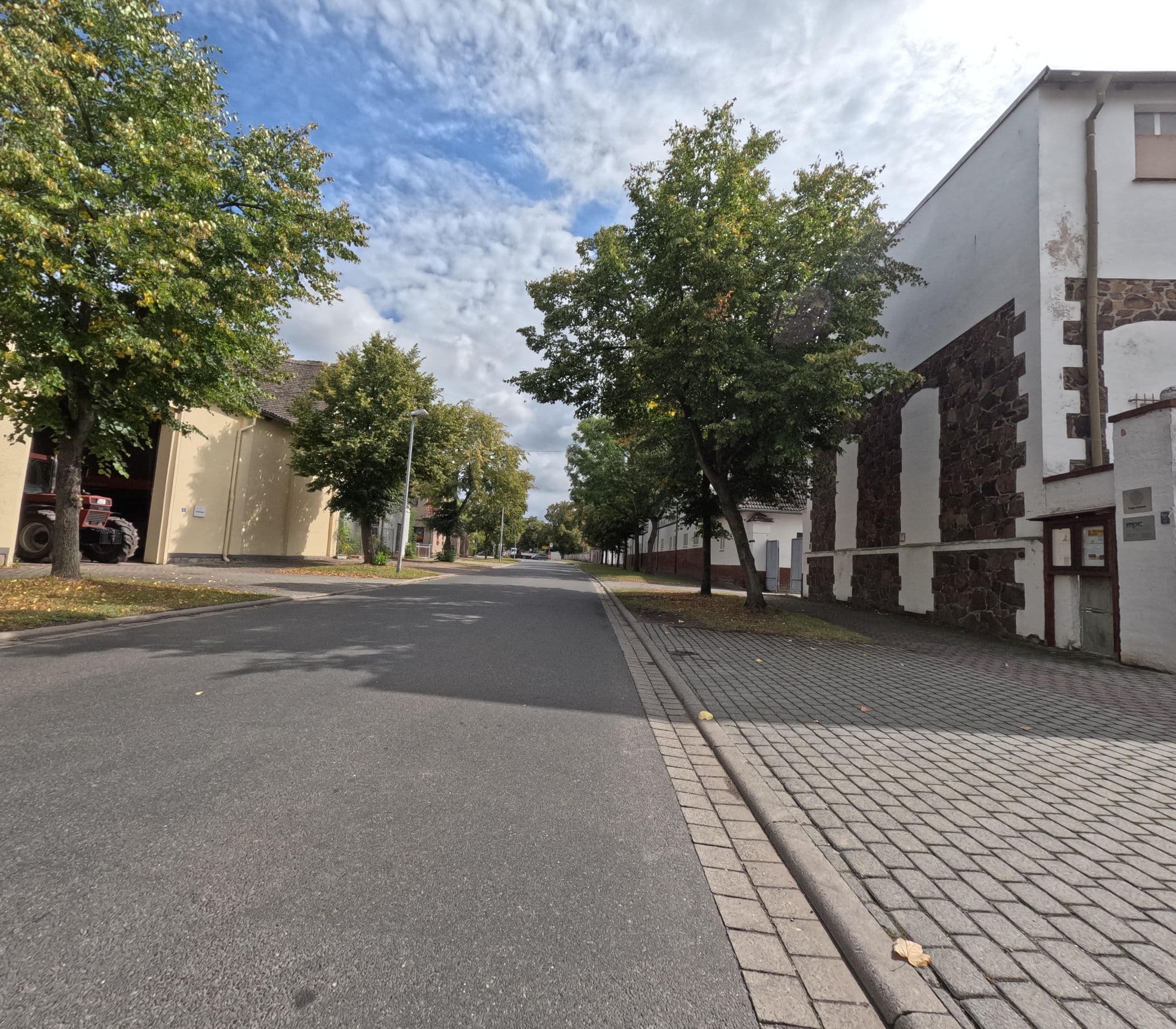 Street view near Pension am Plaußiger Schlösschen, Taucha — © kopra (CC BY-SA · Mapillary)