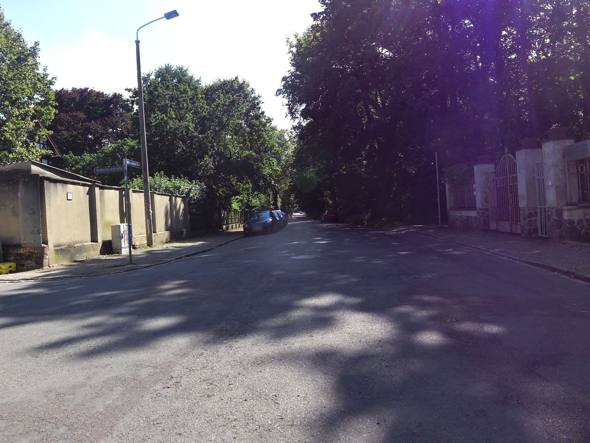 Street view near Hotel/Pension "Abtnaundorfer Park", Gohlis — © zoegglmeyr (CC BY-SA · Mapillary)