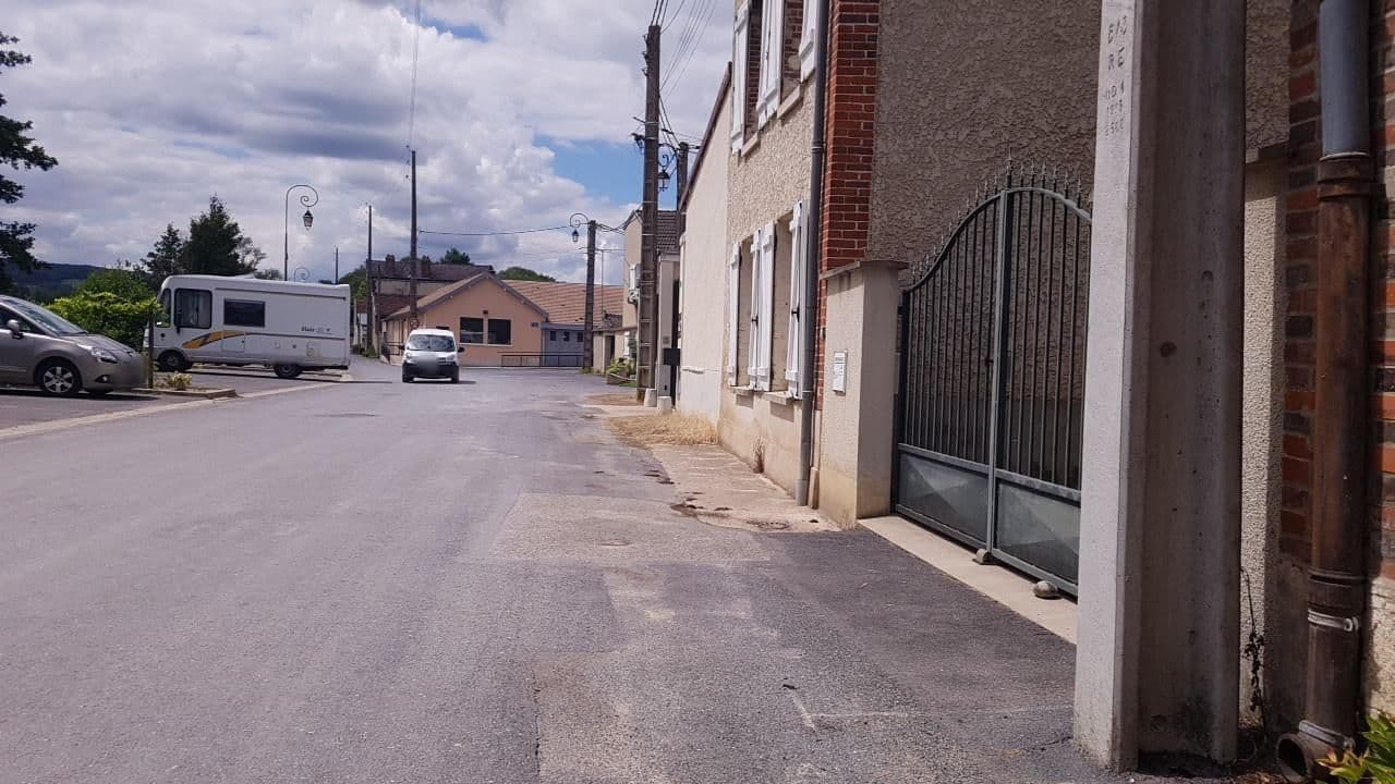 Street view near Au Quai de Marne, Mardeuil — © changchun1 (CC BY-SA · Mapillary)
