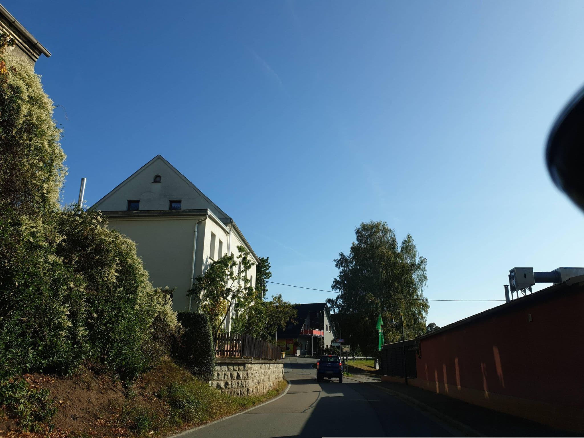 Street view near Gaststätte und Landhotel Bärliebengut, Oberlungwitz — © canislupus (CC BY-SA · Mapillary)