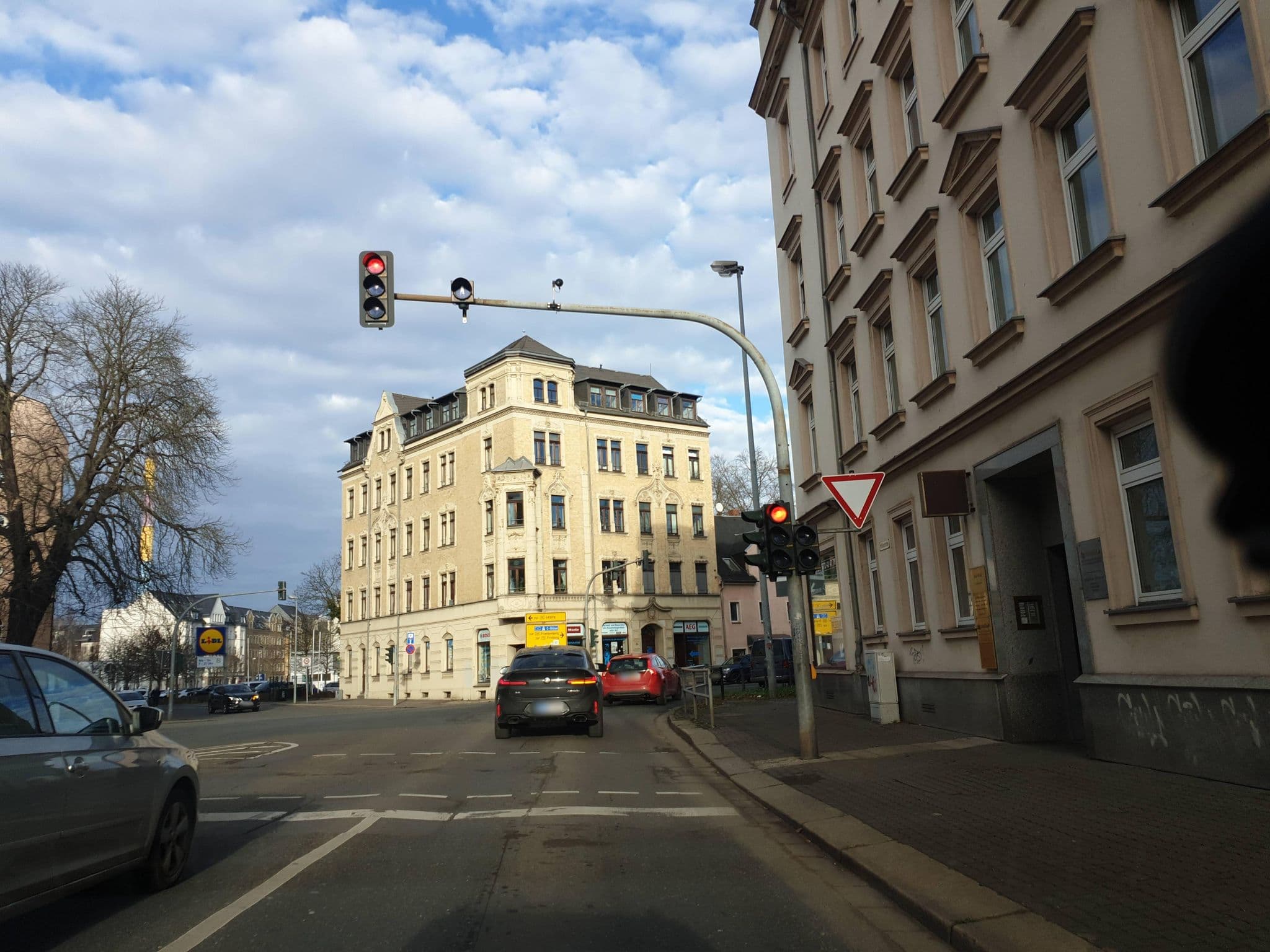 Street view near Pension Am Zöllnerplatz, Chemnitz — © canislupus (CC BY-SA · Mapillary)