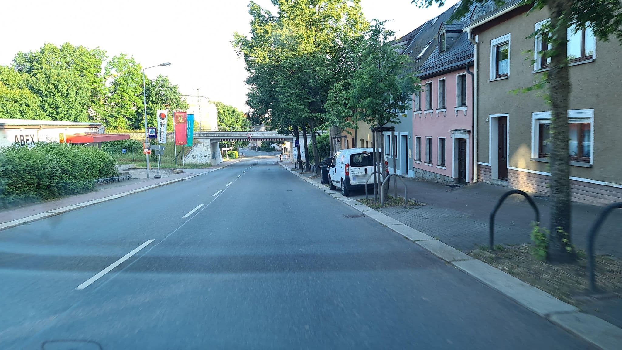 Street view near Pension Schubert, Hohenstein-Ernstthal — © canislupus (CC BY-SA · Mapillary)