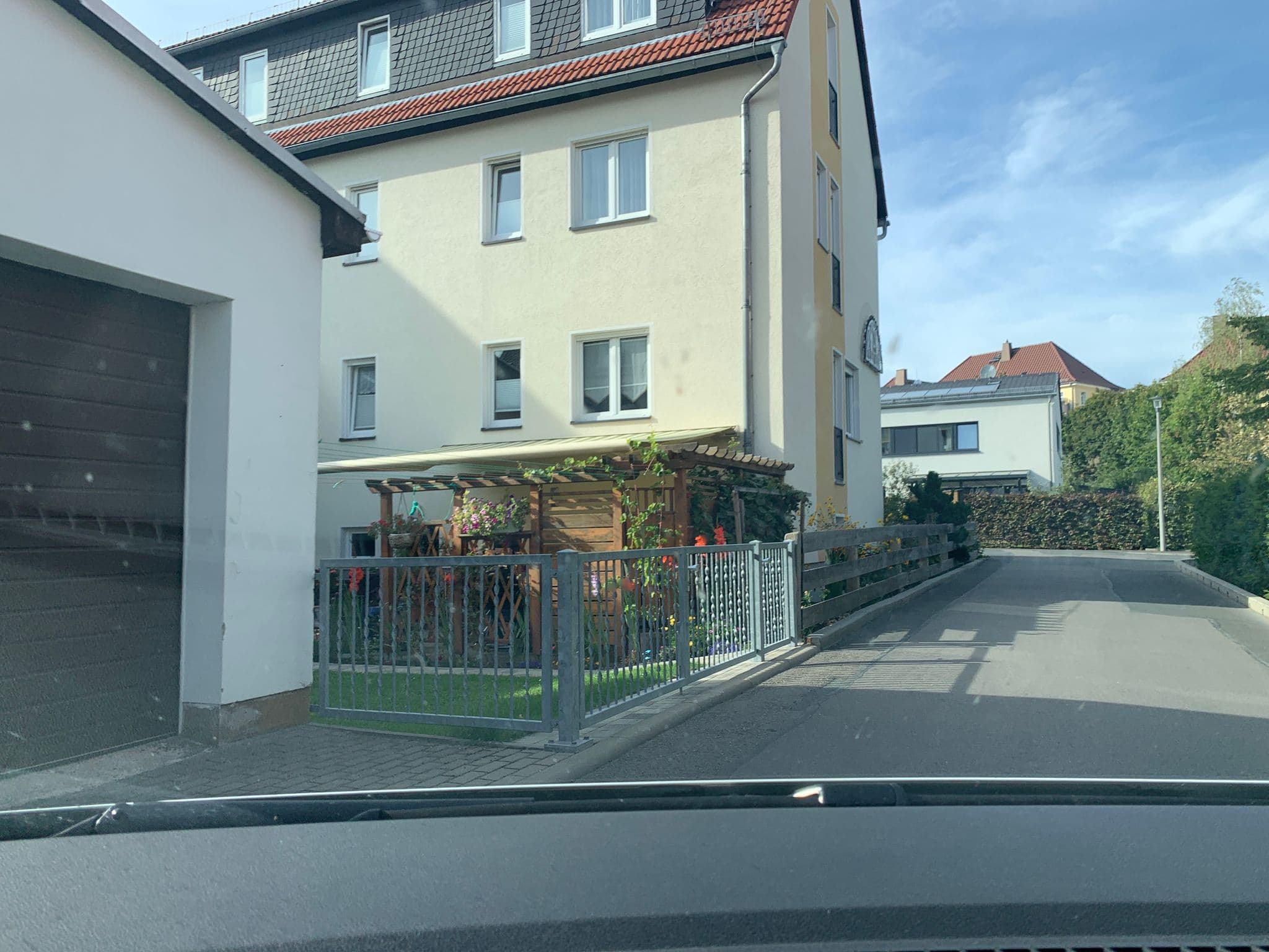 Street view near Lauer, Ursula Zimmervermietung und FeWg, Freiberg — © ctm5000 (CC BY-SA · Mapillary)
