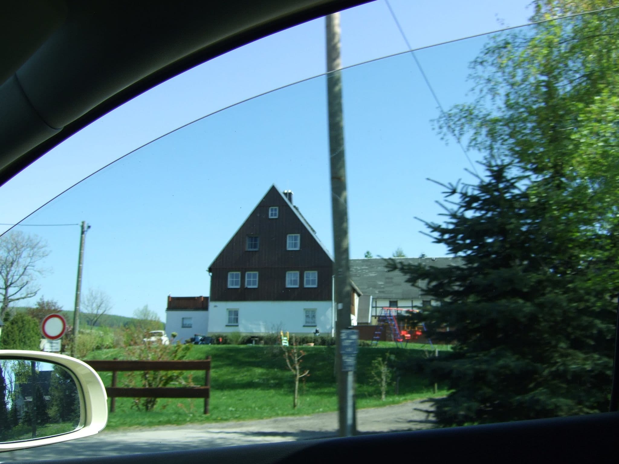Street view near Göhler Herbert Zimmervermietung und Minigolf, Frauenstein — © malenki (CC BY-SA · Mapillary)