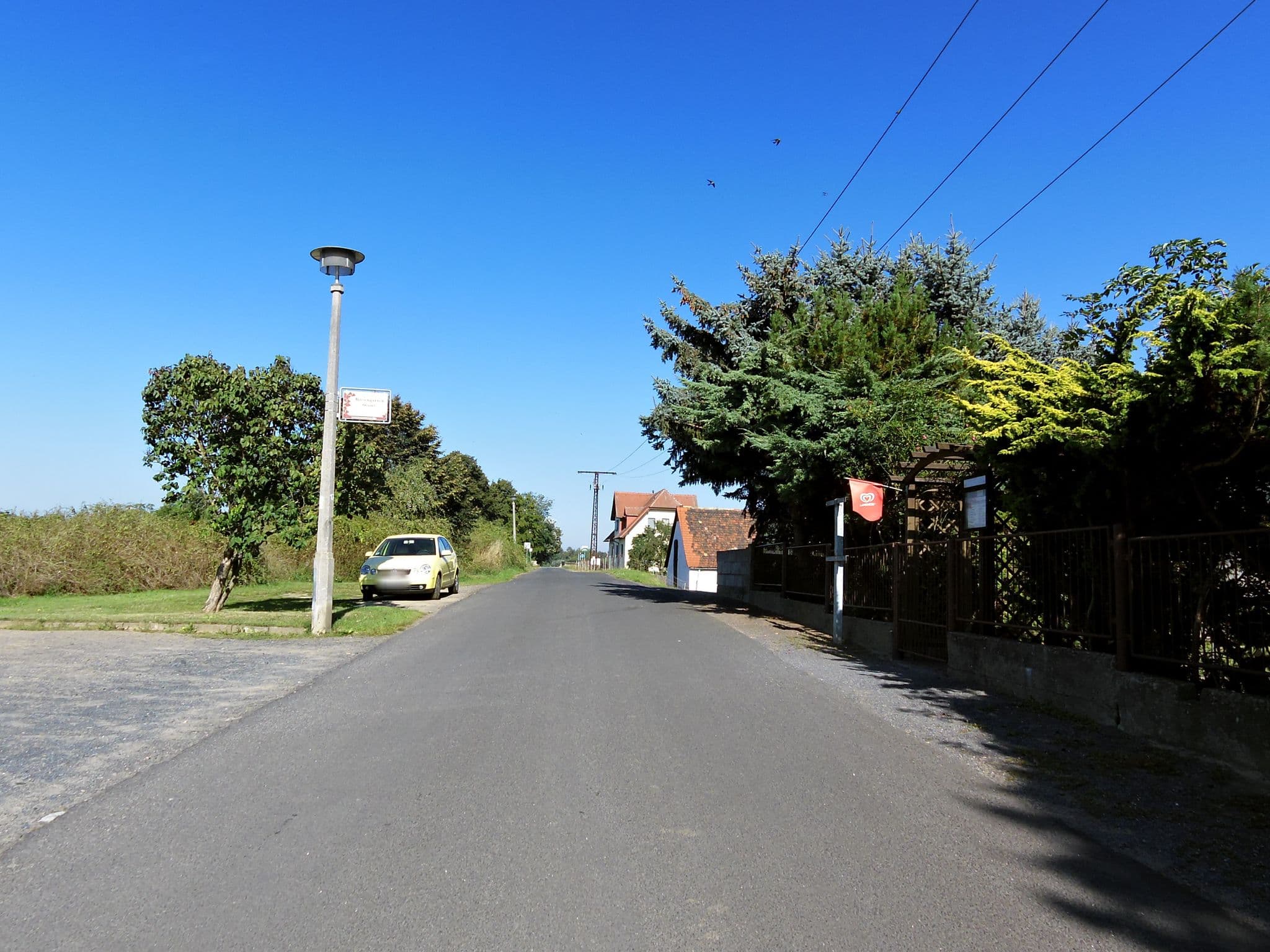 Street view near Rosengarten, Nünchritz — © zoegglmeyr (CC BY-SA · Mapillary)