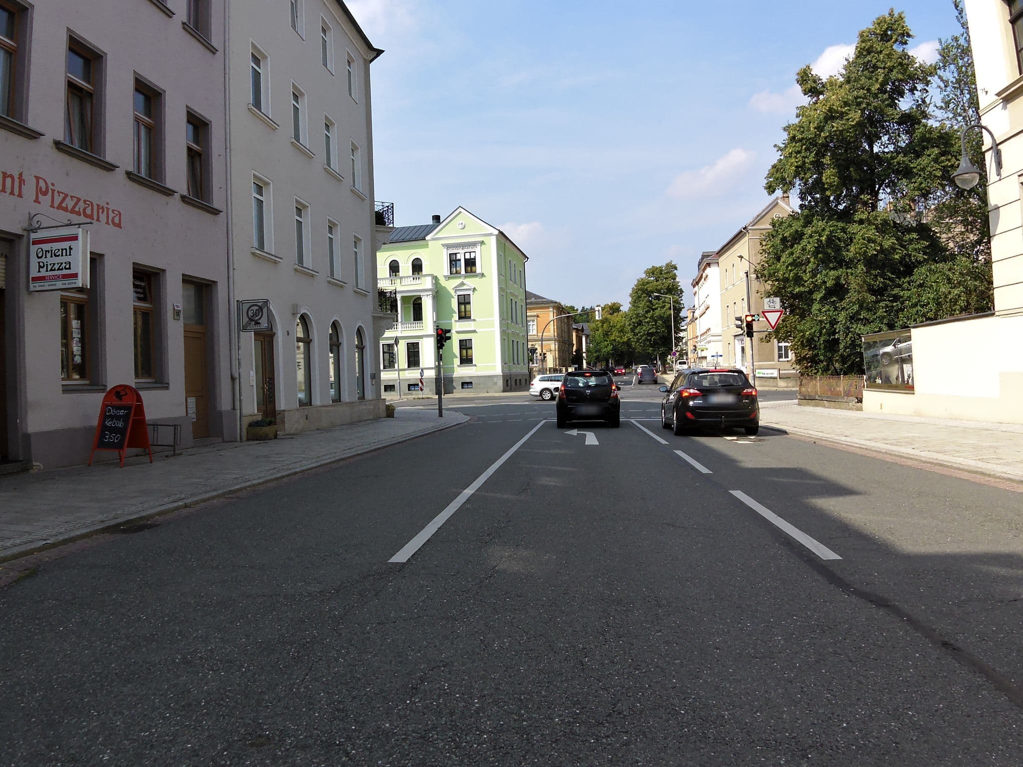 Street view near Hotel Hong, Oschatz — © zoegglmeyr (CC BY-SA · Mapillary)