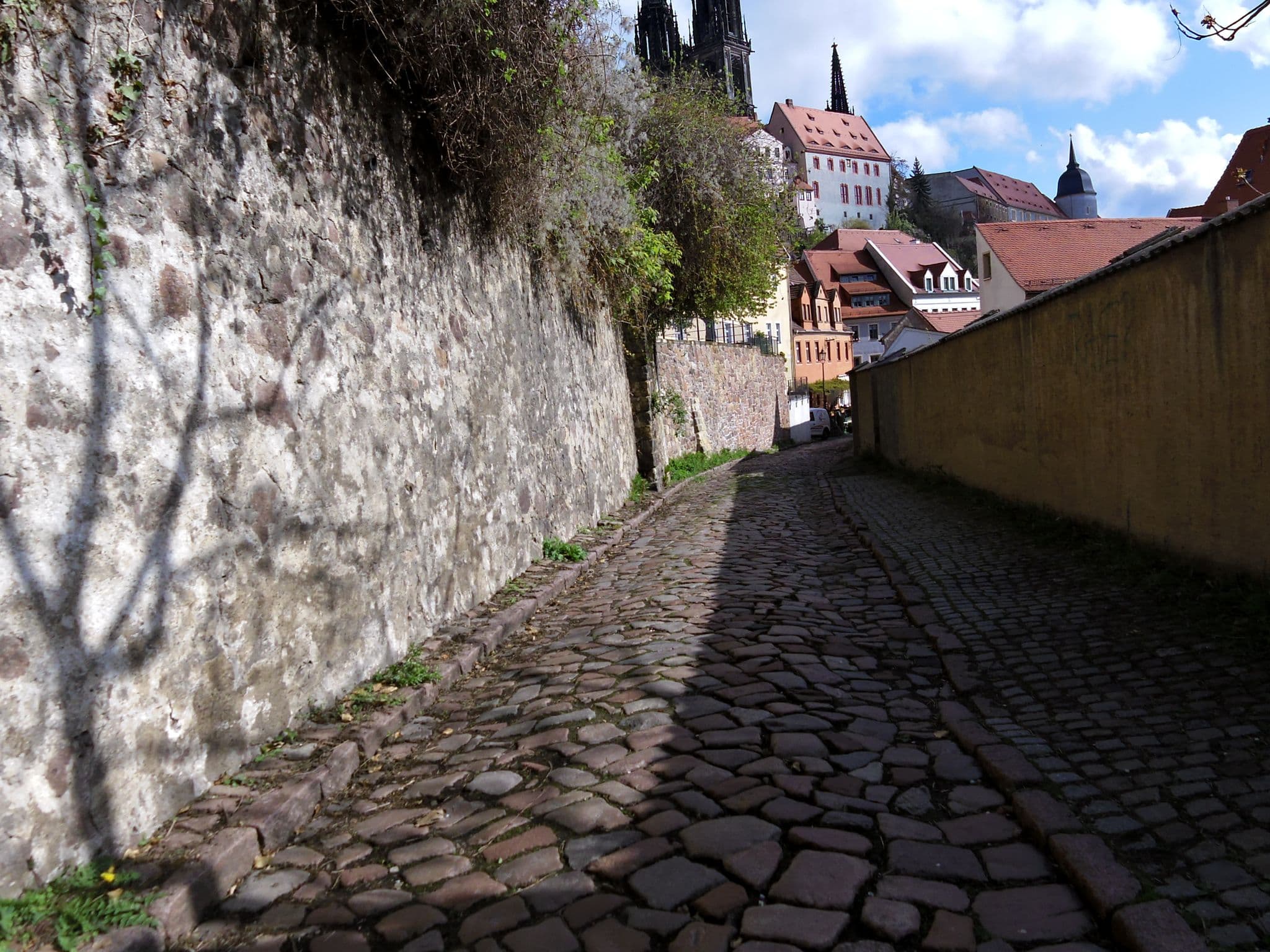 Street view near Burg-Stuben Inh. Ulrike Herrlich Cafe, Meissen — © zoegglmeyr (CC BY-SA · Mapillary)