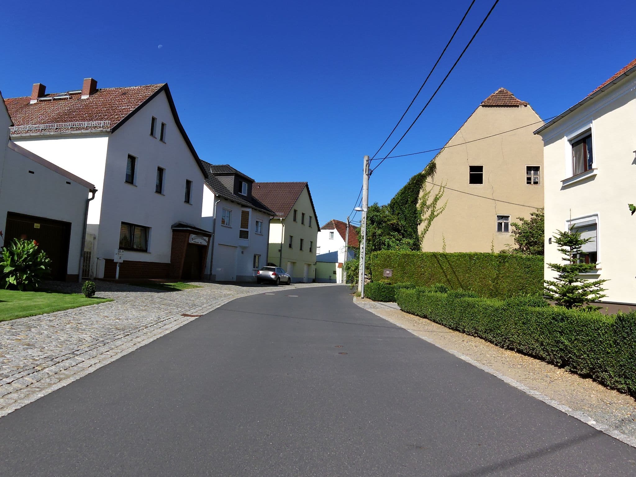 Street view near Pension Remenar & Lorenz, Zeithain — © zoegglmeyr (CC BY-SA · Mapillary)