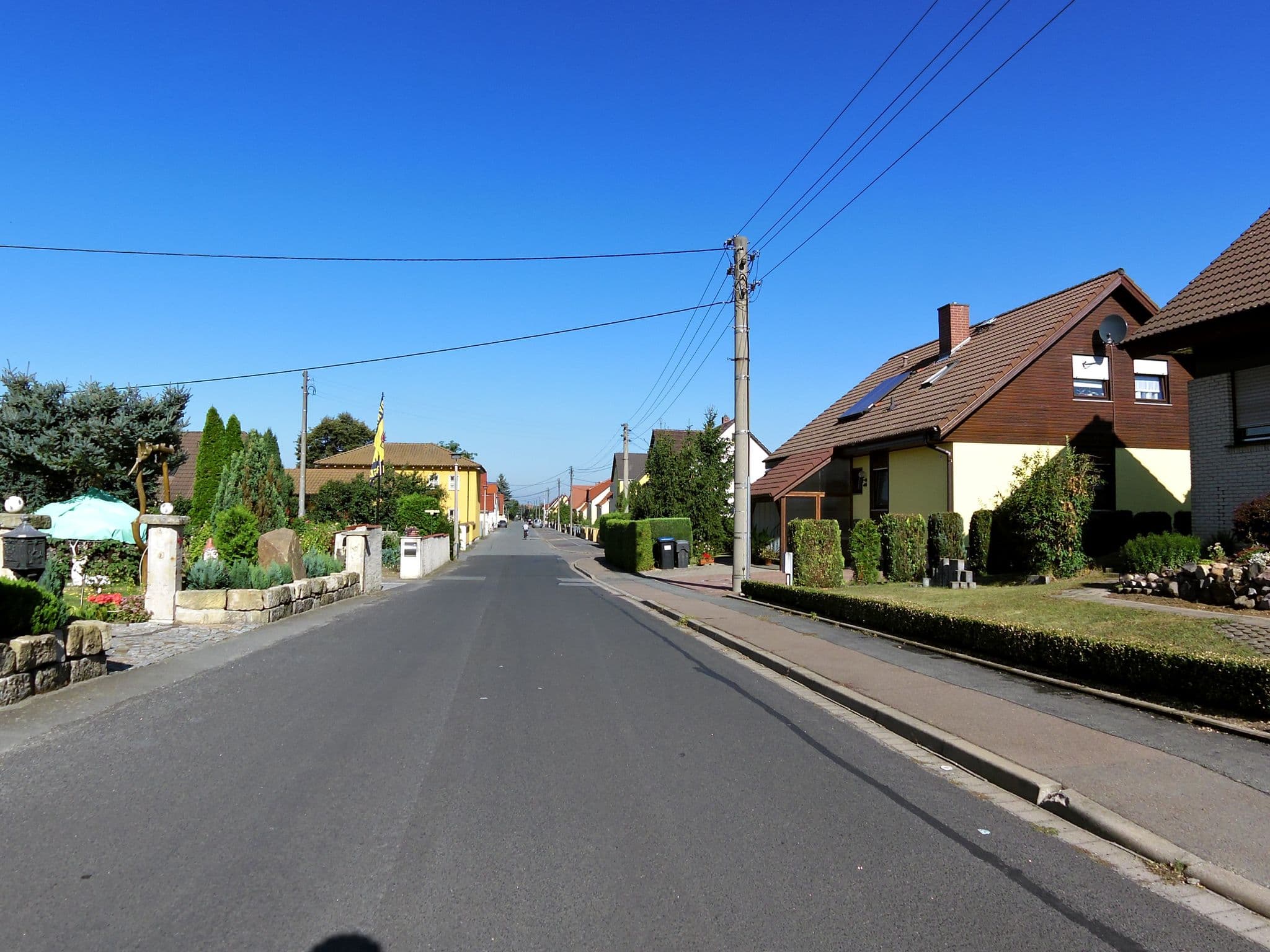 Street view near Hölscher Berthold, Zimmervermietung, Nünchritz — © zoegglmeyr (CC BY-SA · Mapillary)