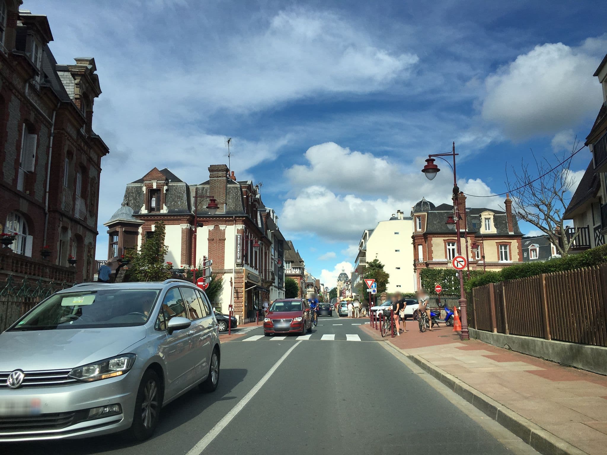 Street view near Hôtel de la Plage, Houlgate — © cquest (CC BY-SA · Mapillary)
