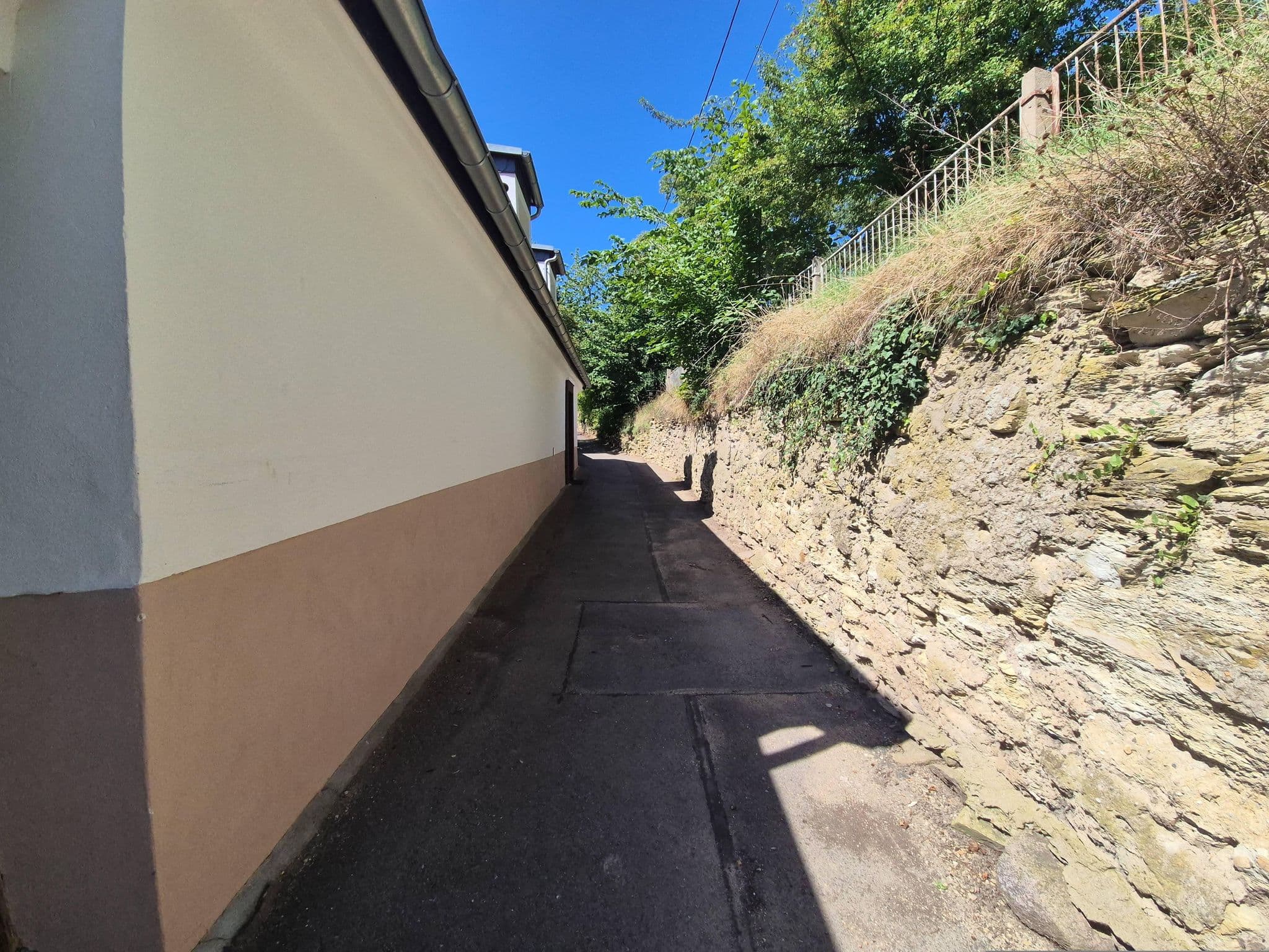 Street view near Pension Klaus-Peter Eggert, Löbtau — © rororo (CC BY-SA · Mapillary)