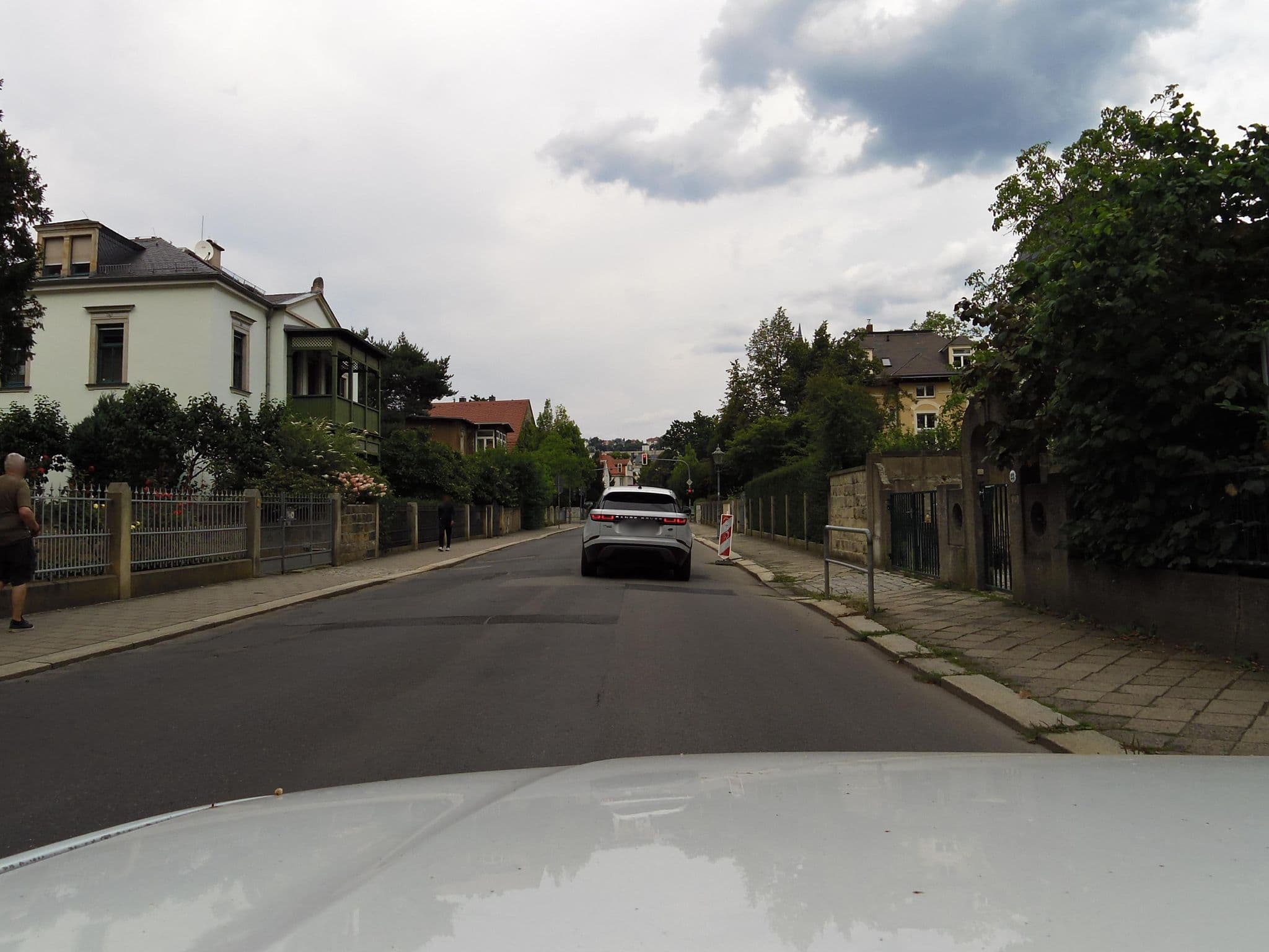 Street view near Gästehaus Bellmann, Blasewitz — © fell3 (CC BY-SA · Mapillary)