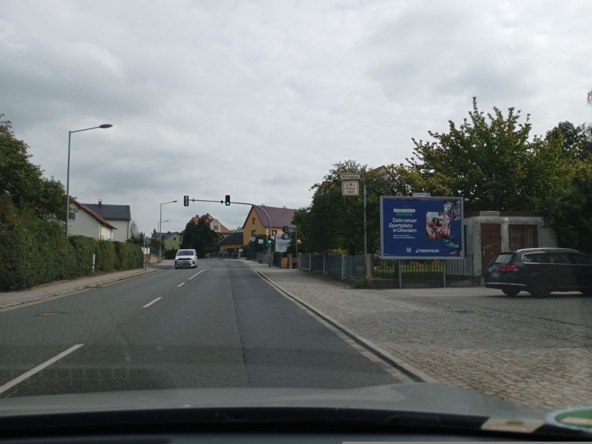 Street view near Pension Am Steinkreuz, Loschwitz — © atze02 (CC BY-SA · Mapillary)