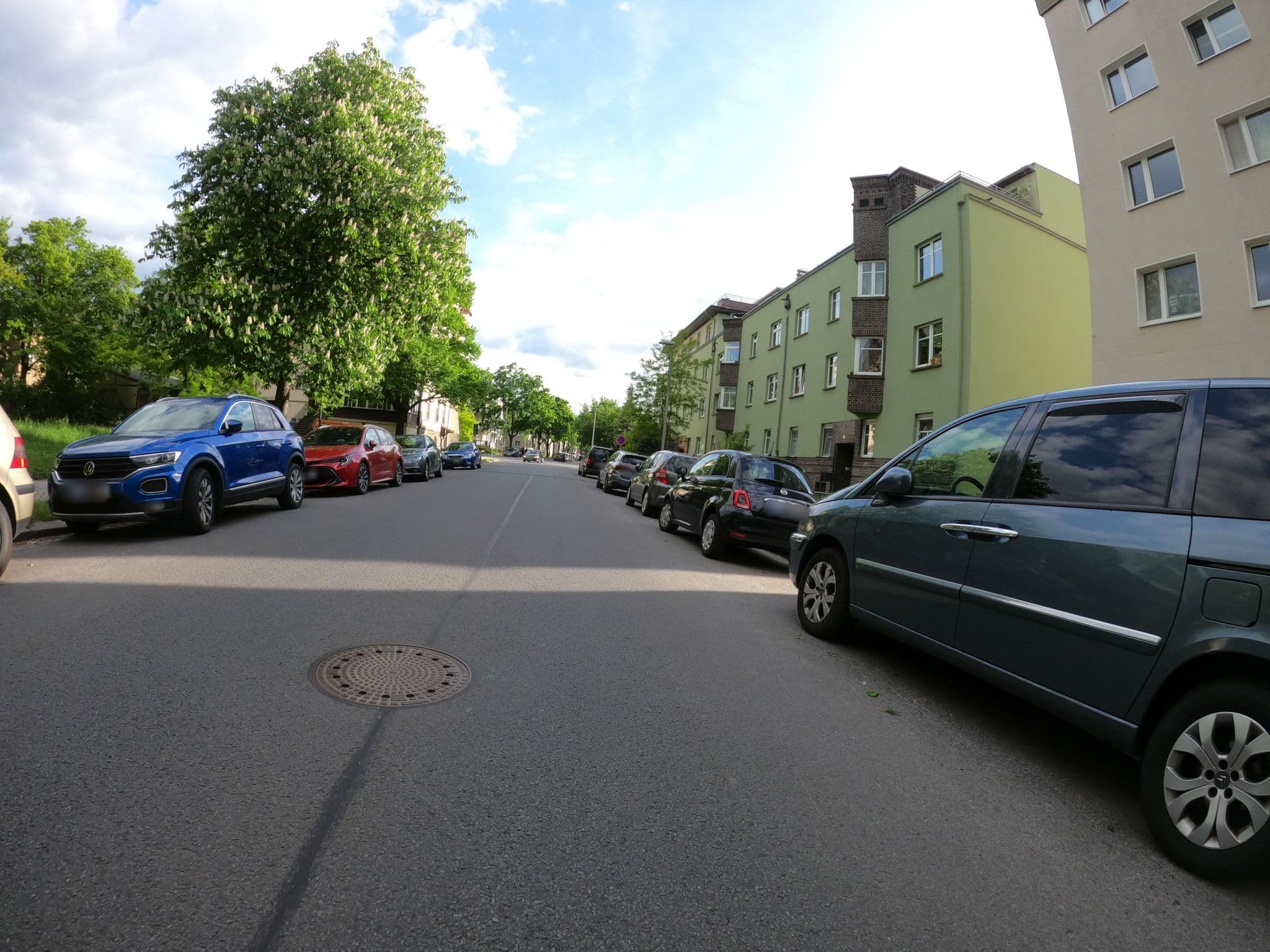 Street view near F1 - Kunst und Design Dresden, Leuben — © masterofnoroad (CC BY-SA · Mapillary)