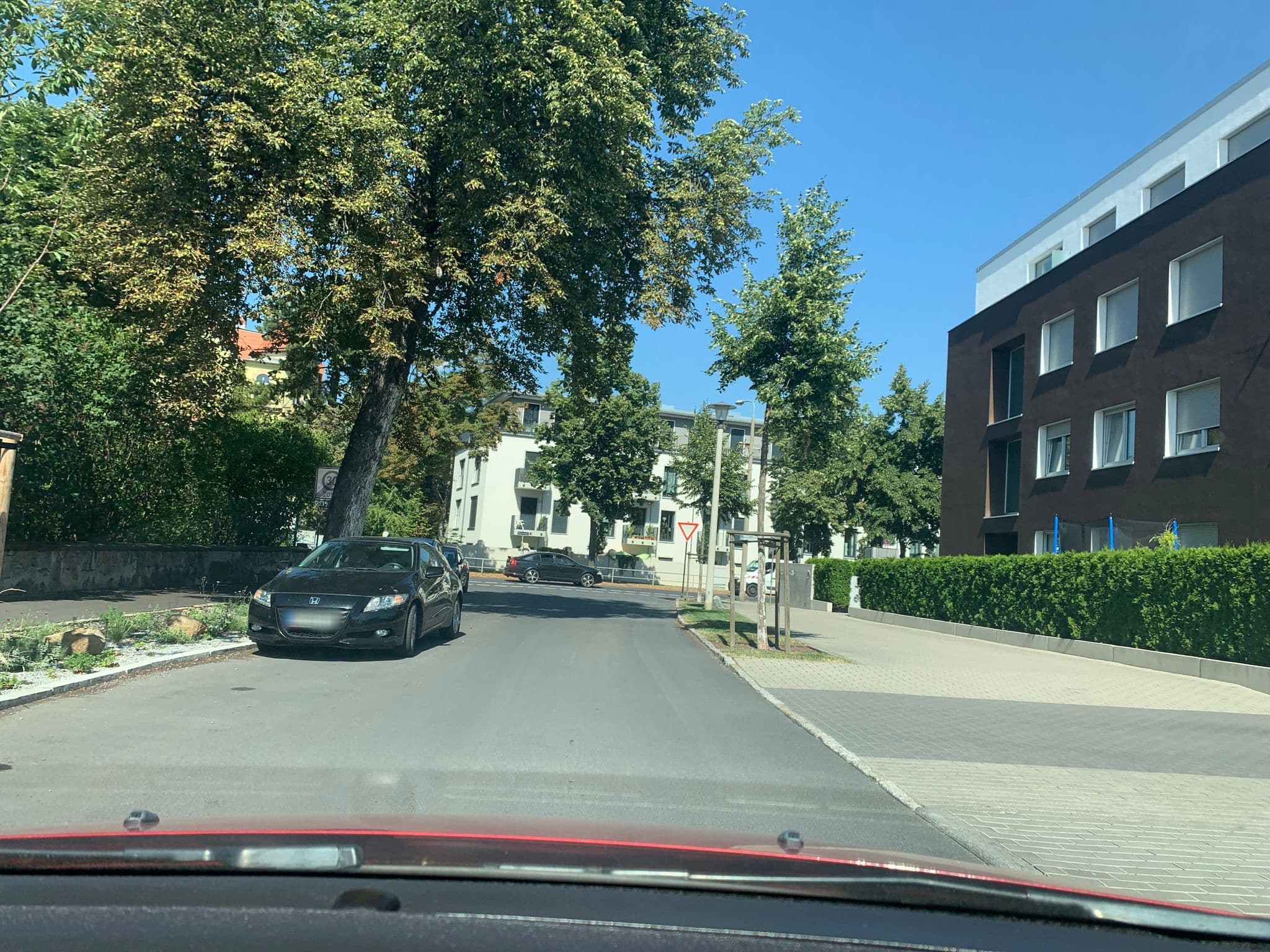 Street view near An der Rennbahn, Leuben — © bhinspector (CC BY-SA · Mapillary)