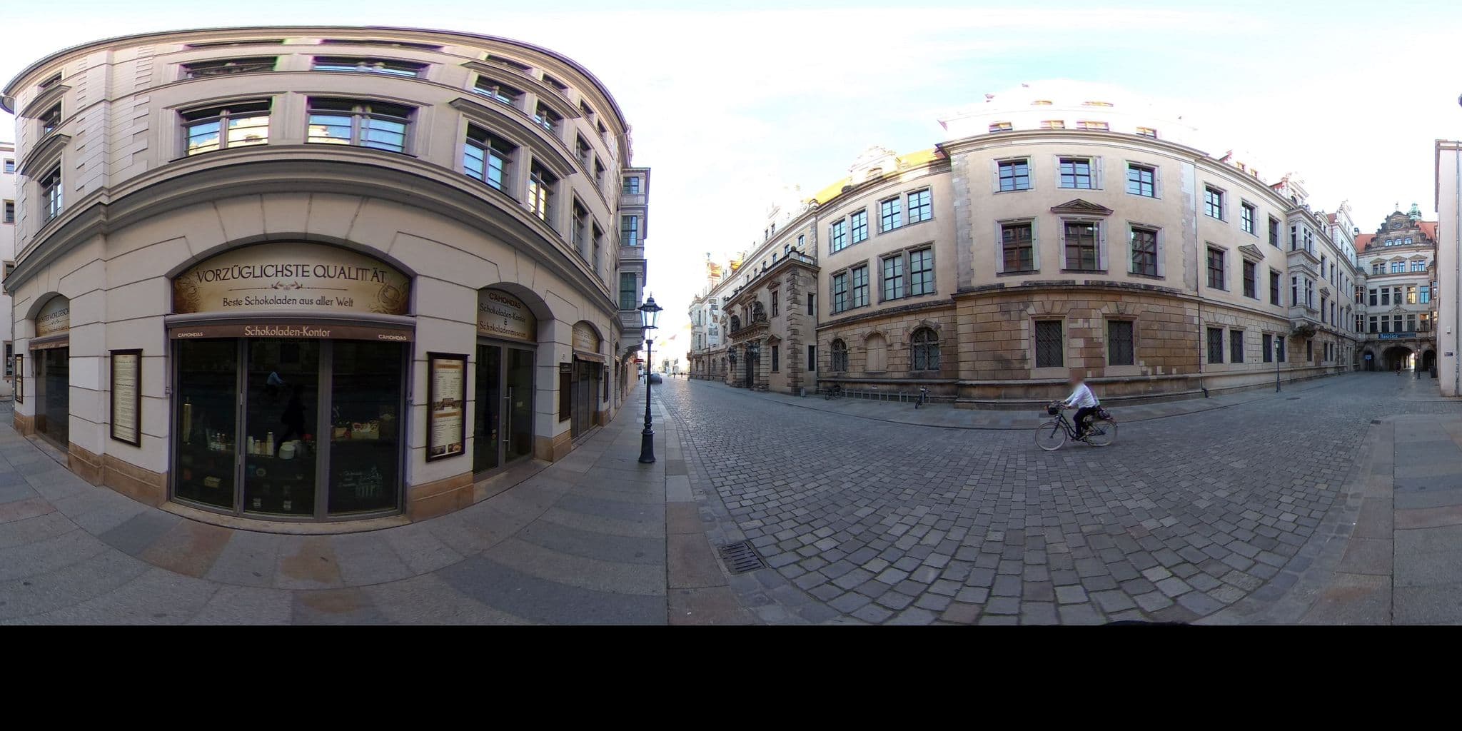 Street view near Swissôtel, Dresden — © mura (CC BY-SA · Mapillary)