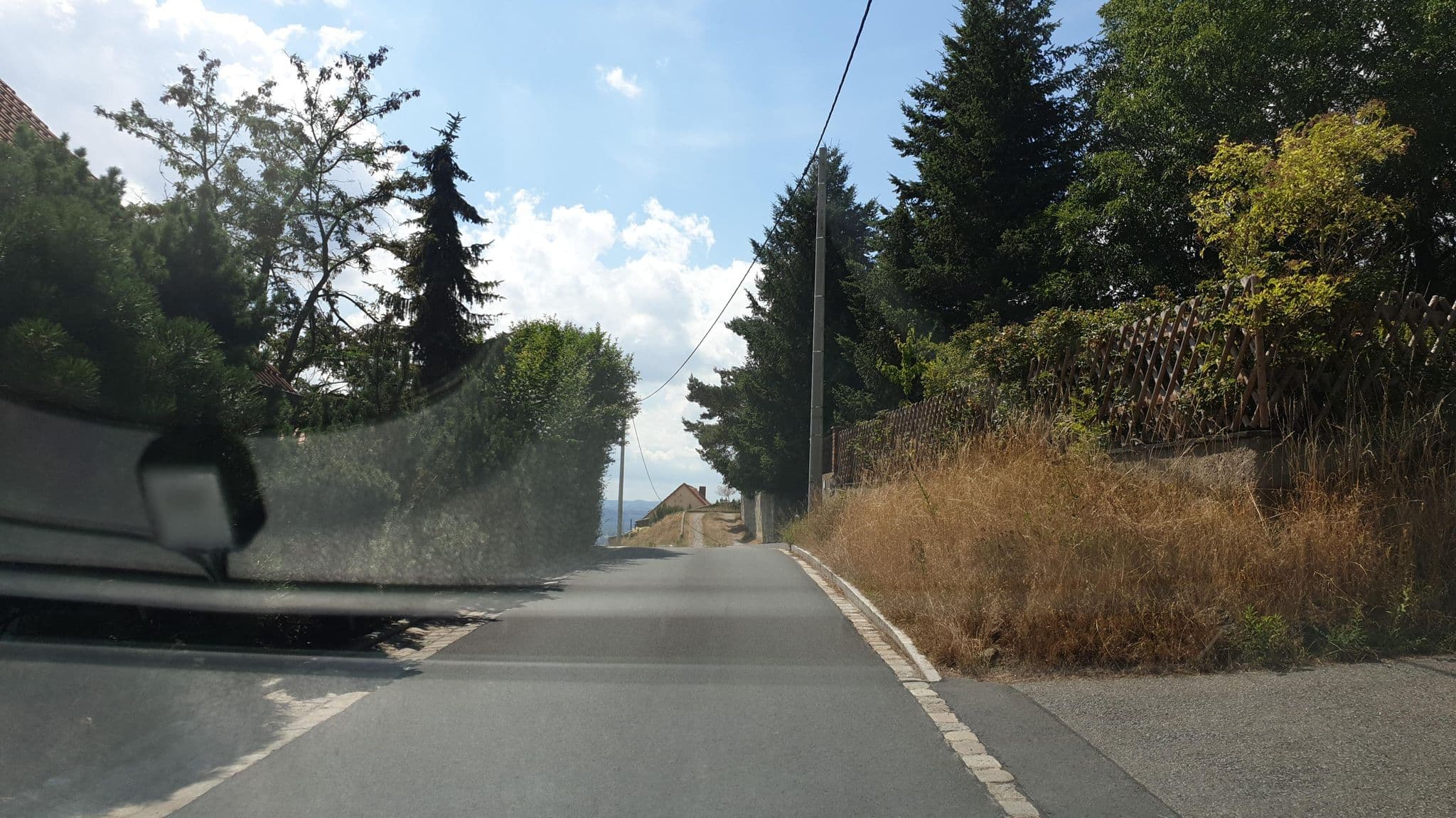 Street view near Ferienwohnung Mund, Pillnitz — © canislupus (CC BY-SA · Mapillary)