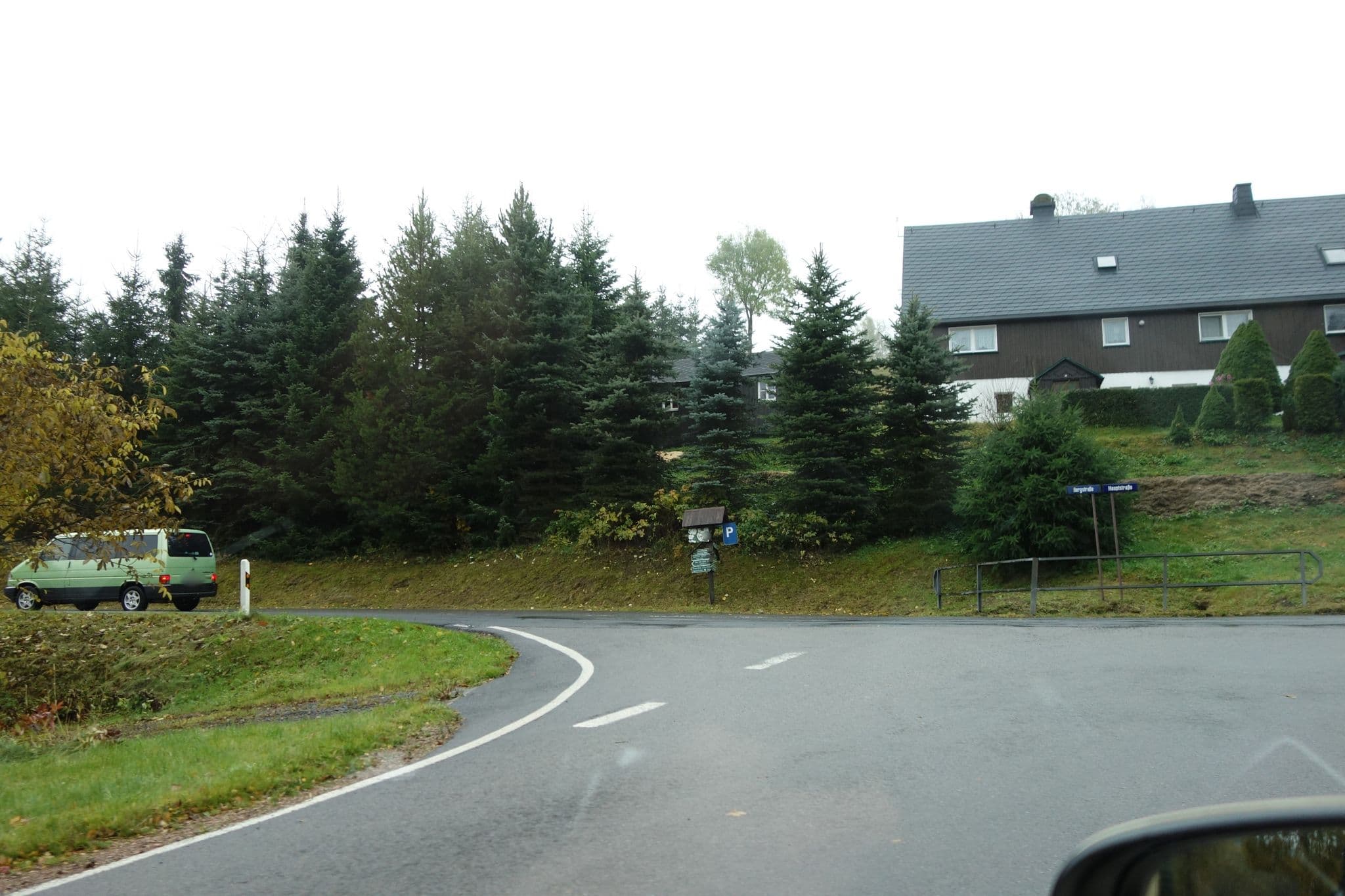 Street view near Gasthaus und Pension Neumann, Rechenberg-Bienenmühle — © malenki (CC BY-SA · Mapillary)