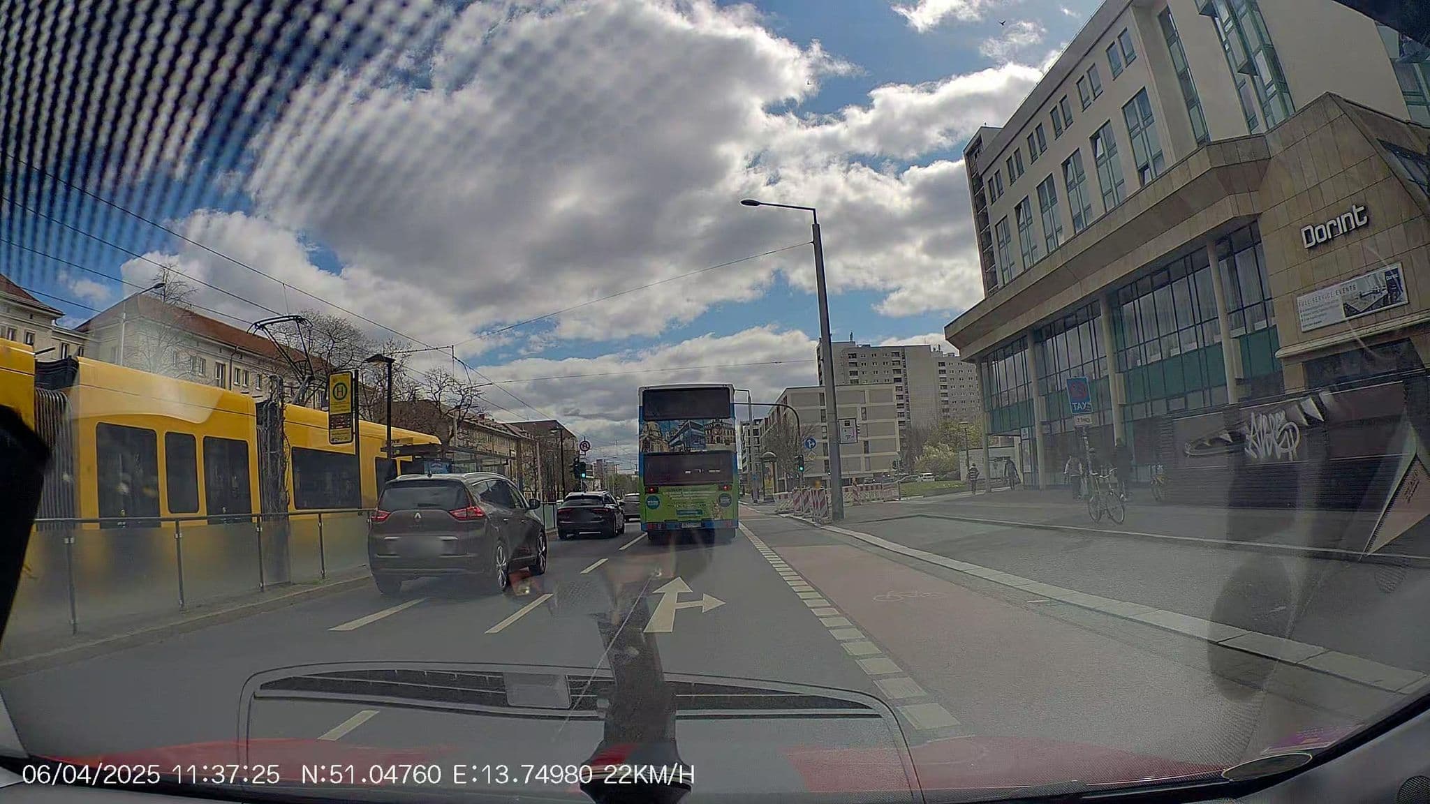 Street view near Dorint Hotel Dresden, Dresden — © AR88 (CC BY-SA · Mapillary)