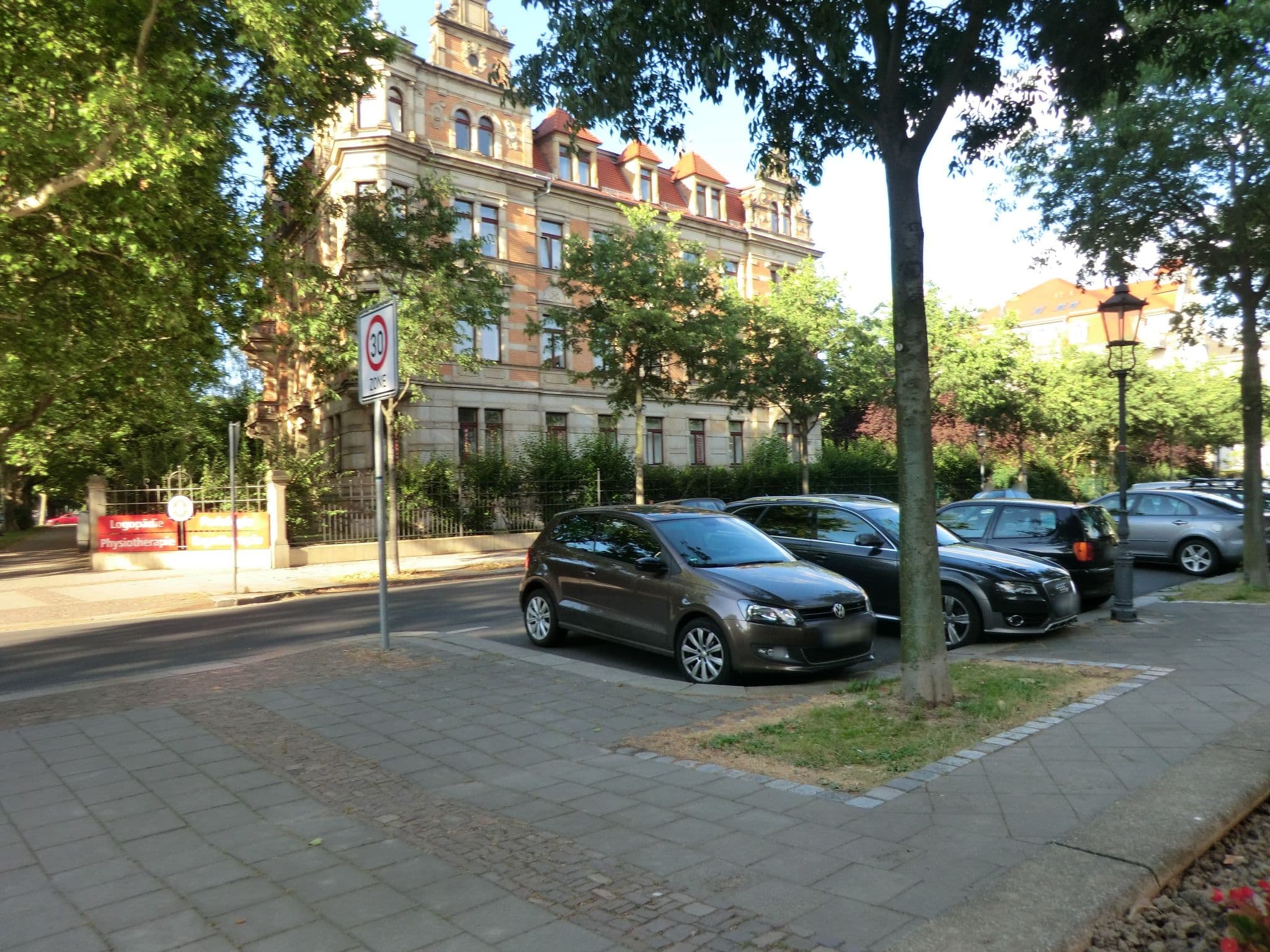 Street view near Artushof Dresden GmbH & Co, Blasewitz — © ubahnverleih (CC BY-SA · Mapillary)