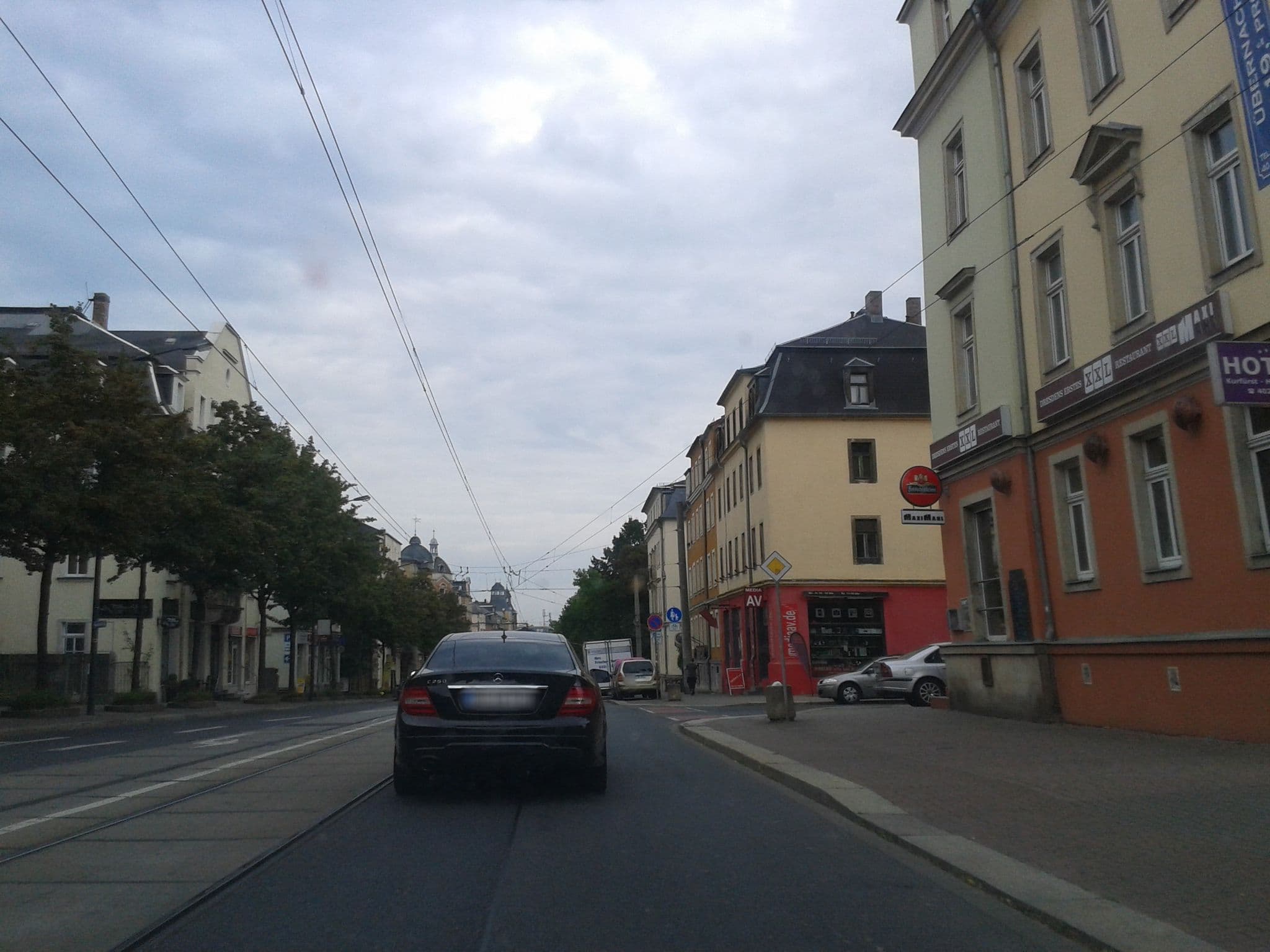 Street view near Hotel Kurfürst Dresden, Löbtau — © thomas (CC BY-SA · Mapillary)