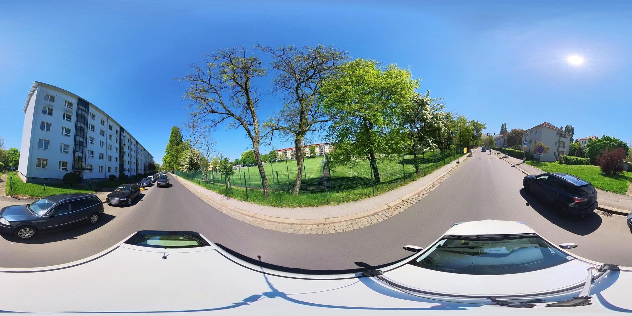 Street view near F2 - Am alten Elbarm - Laubegast, Leuben — © osmplus_org (CC BY-SA · Mapillary)
