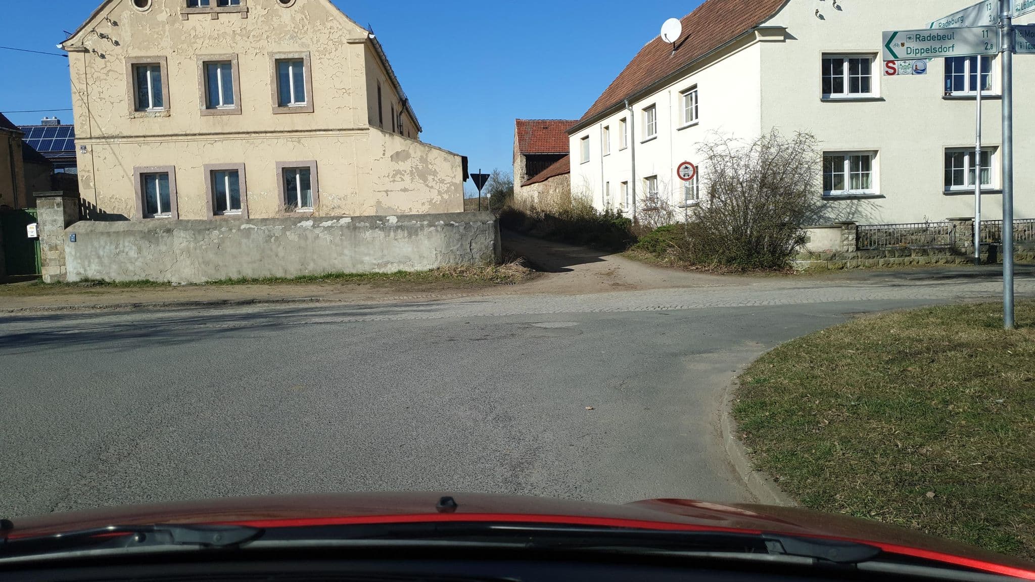 Street view near Pension Bräuer, Moritzburg — © ogniretzlab (CC BY-SA · Mapillary)