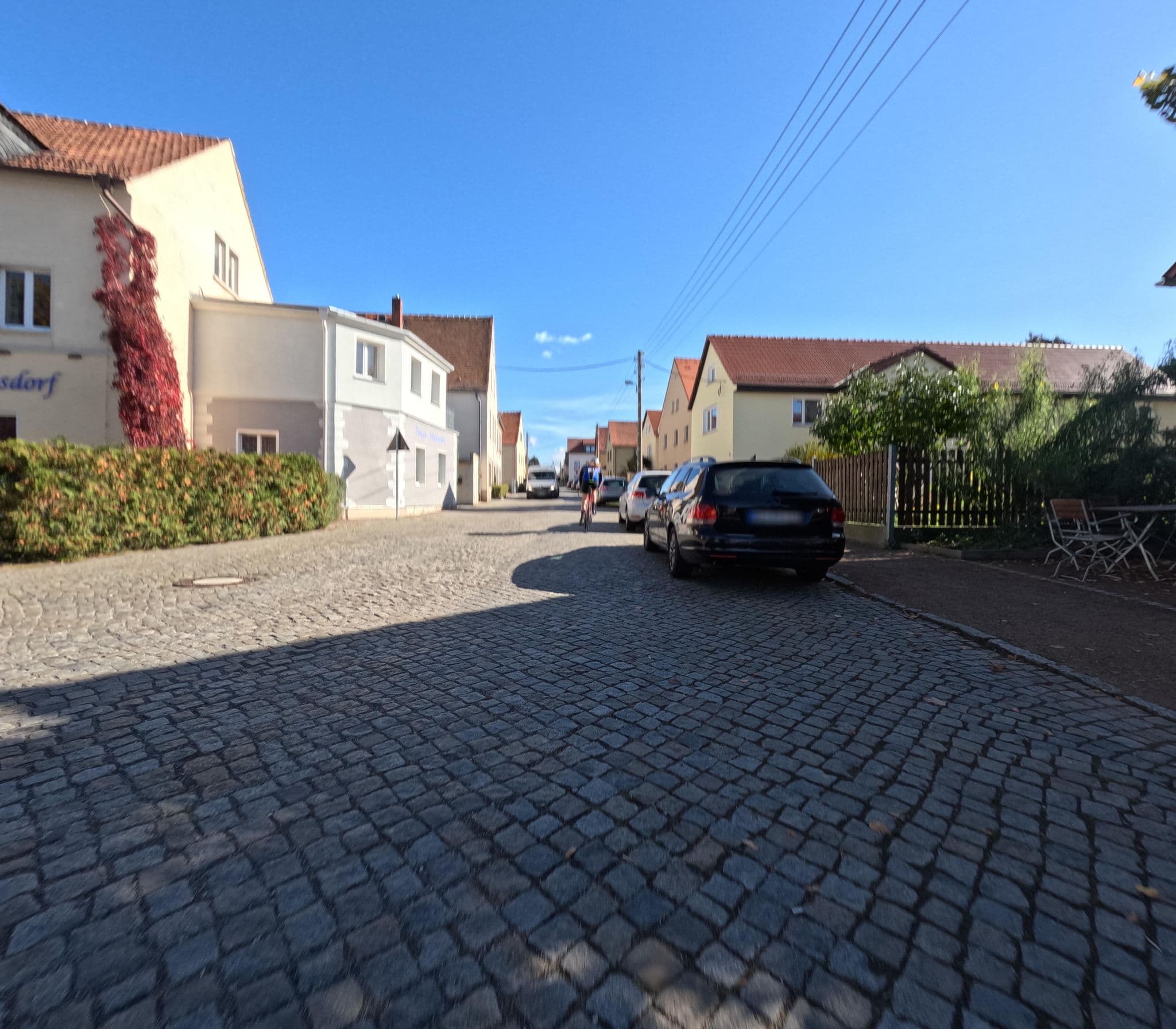 Street view near Pension Altwahnsdorf, Radebeul — © kopra (CC BY-SA · Mapillary)
