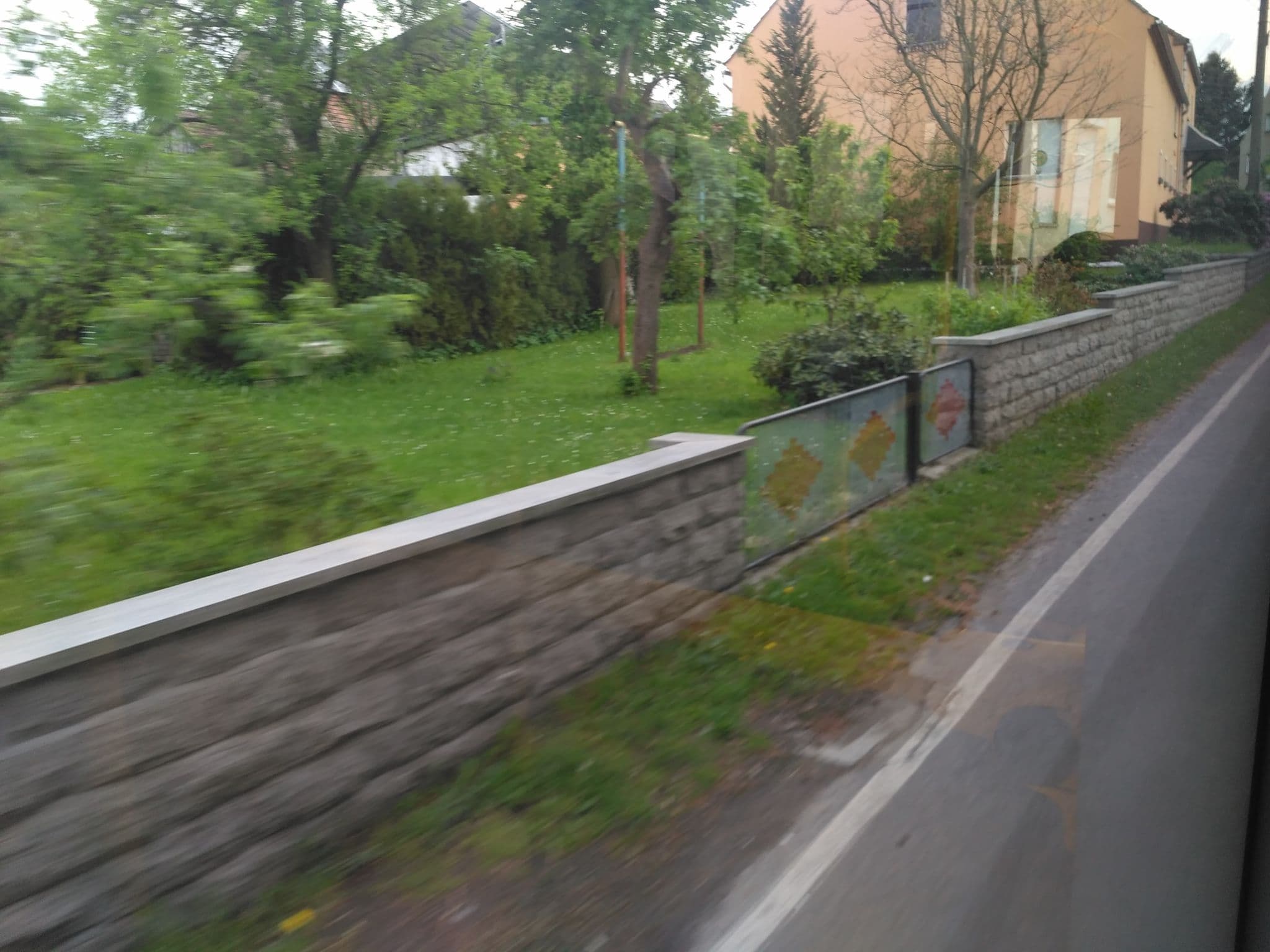 Street view near Zum Fuchsbau Gasthof-Pension-Discothek, Königsbrück — © yiro (CC BY-SA · Mapillary)