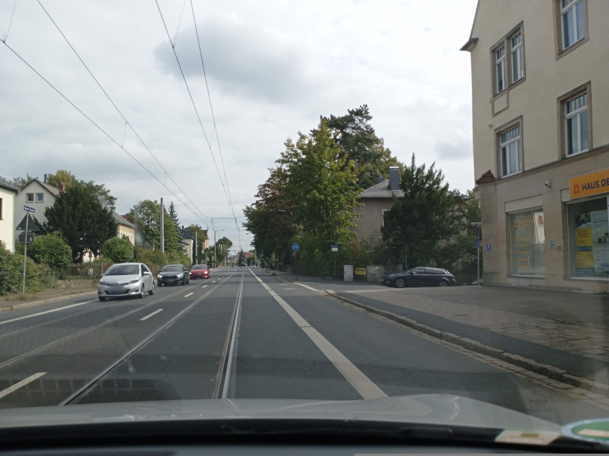 Street view near Weinhaus Jahns Erben, Loschwitz — © atze02 (CC BY-SA · Mapillary)