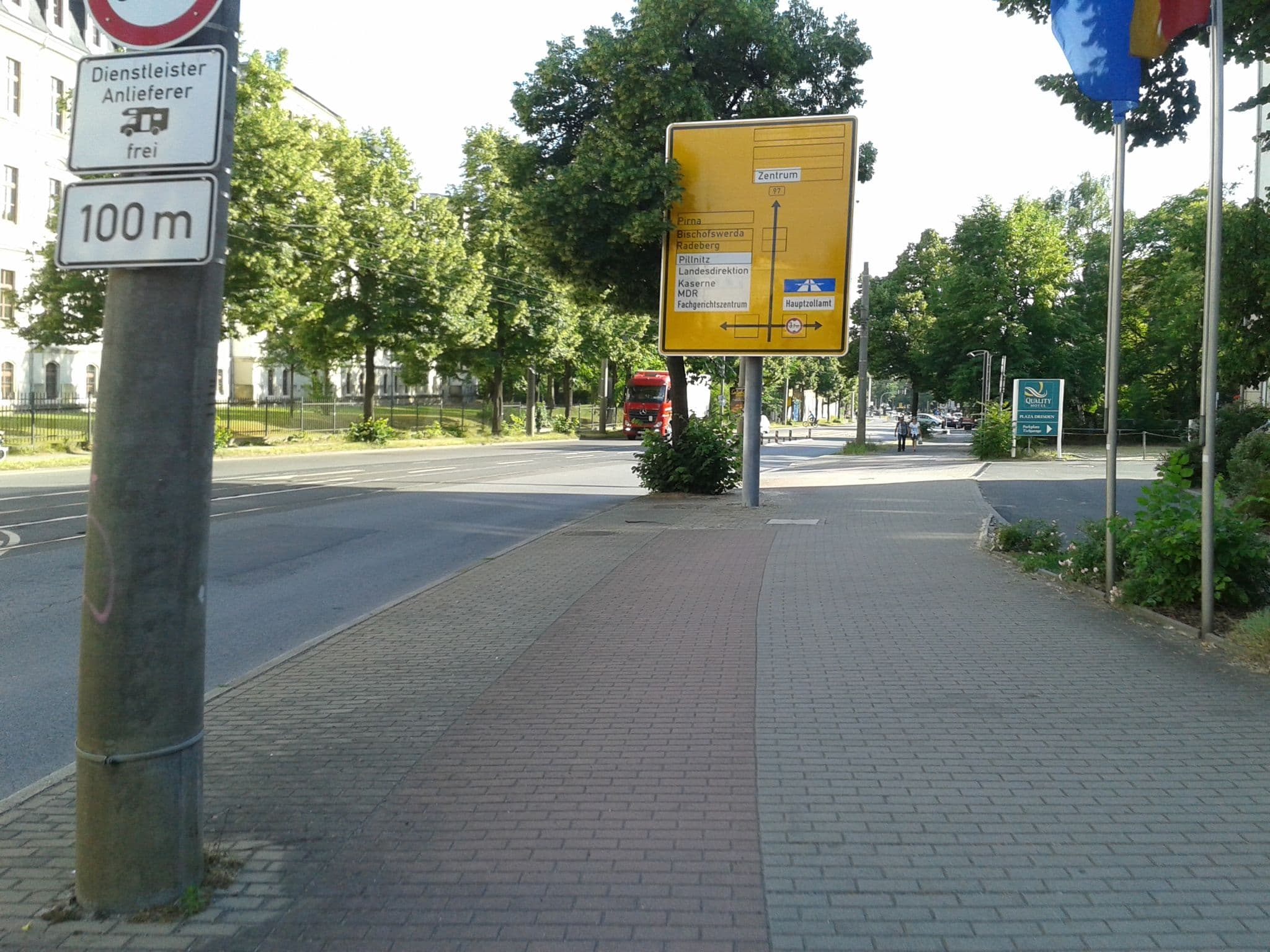 Street view near Mighty Twice Hotel, Albertstadt — © kolossos (CC BY-SA · Mapillary)