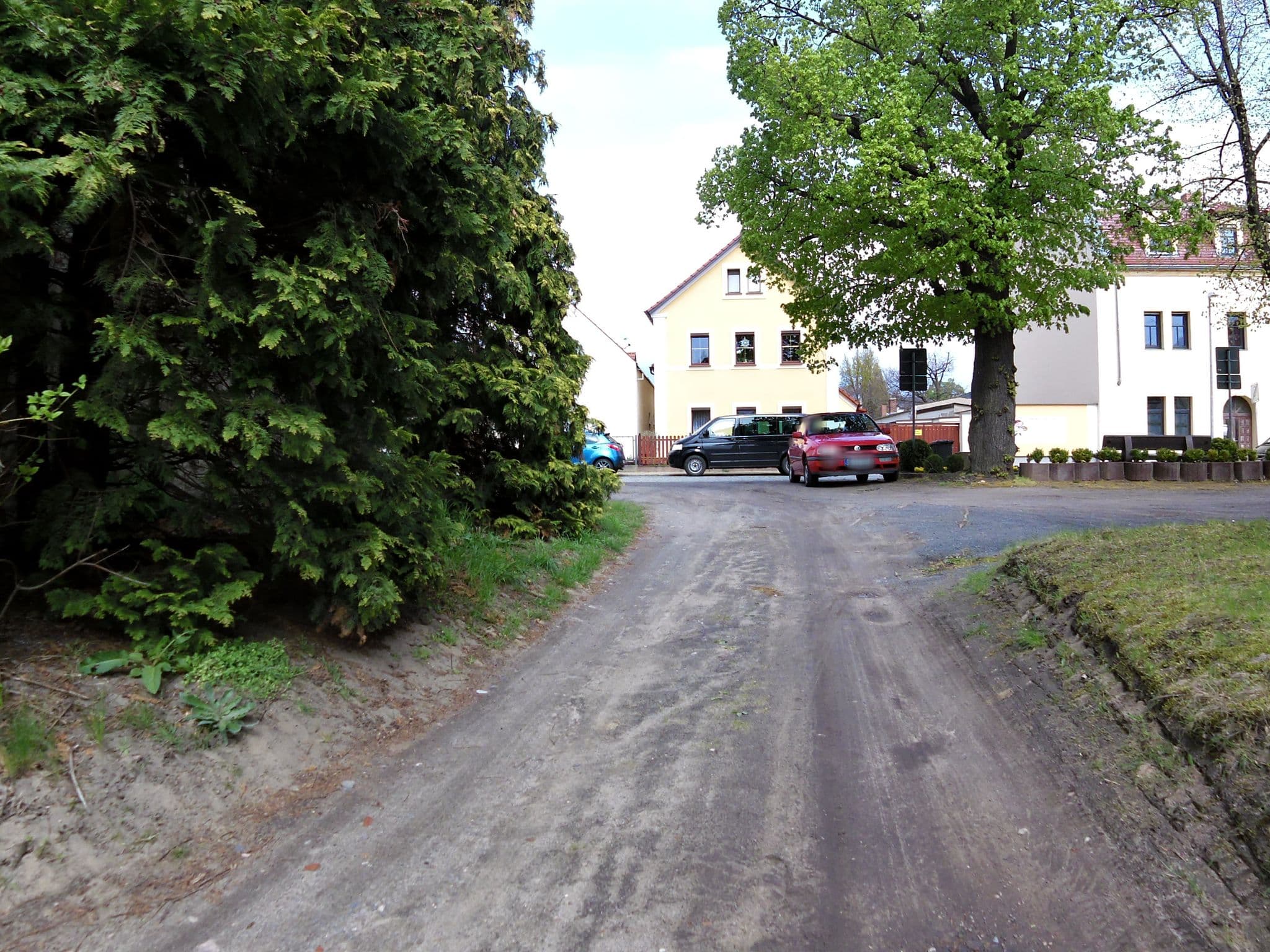 Street view near Lindengut S. und und Faustmann Pension, Coswig — © zoegglmeyr (CC BY-SA · Mapillary)