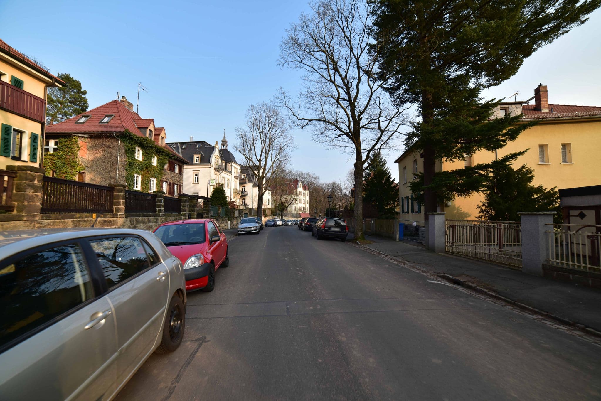 Street view near Haus Weinberg, Mickten — © dem1bg4 (CC BY-SA · Mapillary)