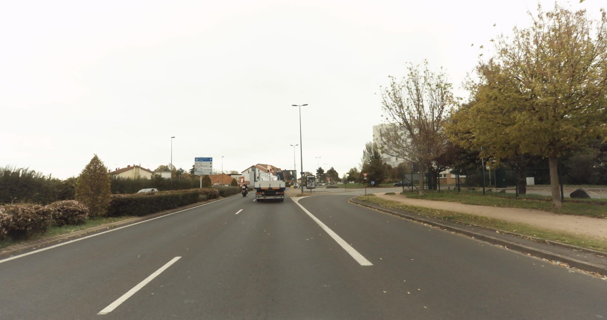 Street view near Hôtel Première Classe Clermont-Ferrand Nord, Gerzat — © sogefi (CC BY-SA · Mapillary)