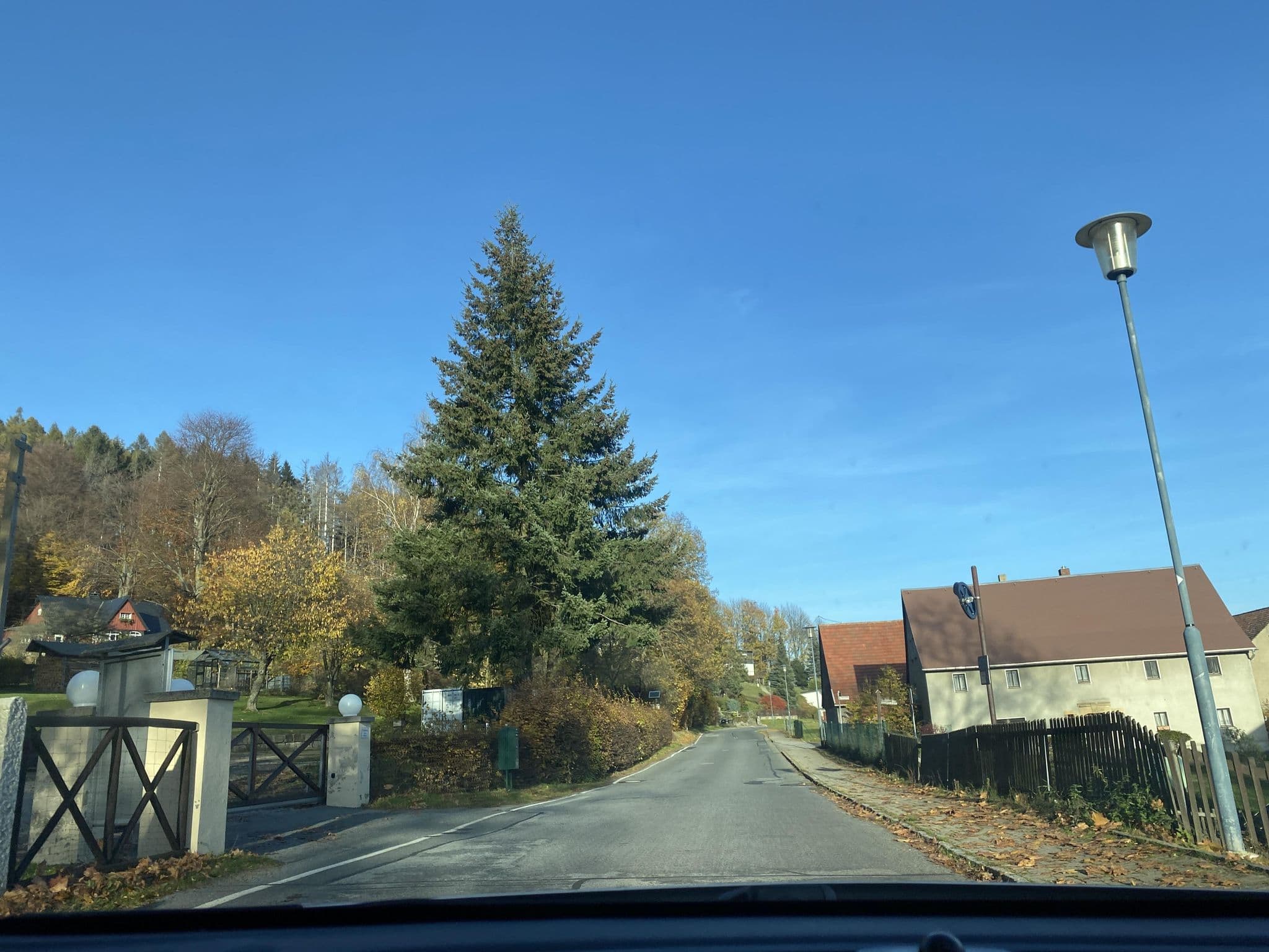 Street view near Altes Kurhaus Lückendorf, Kurort Oybin — © vorwaertsimmer (CC BY-SA · Mapillary)