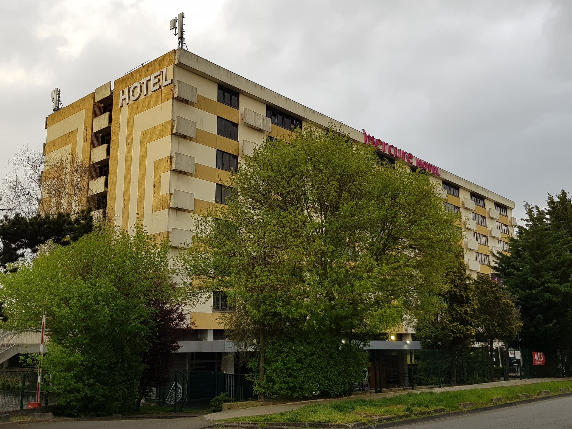 Mercure Paris Vélizy (via Wikimedia Commons, CC BY-SA 3.0)