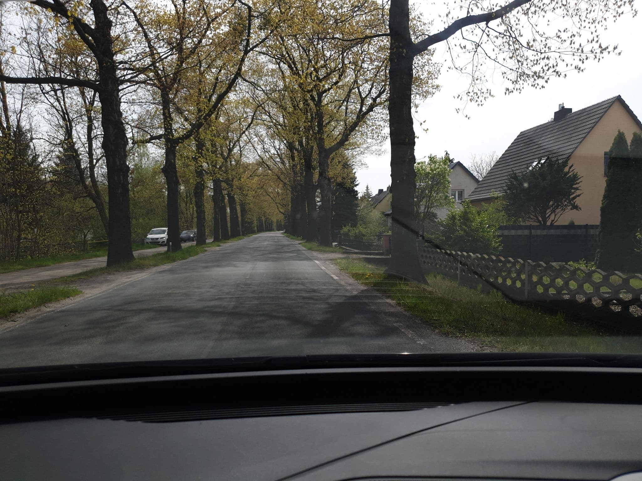 Street view near Helenes Ferienwohnung auf dem Bauernhof - Lausitzer Seenland, Hoyerswerda — © ogniretzlab (CC BY-SA · Mapillary)