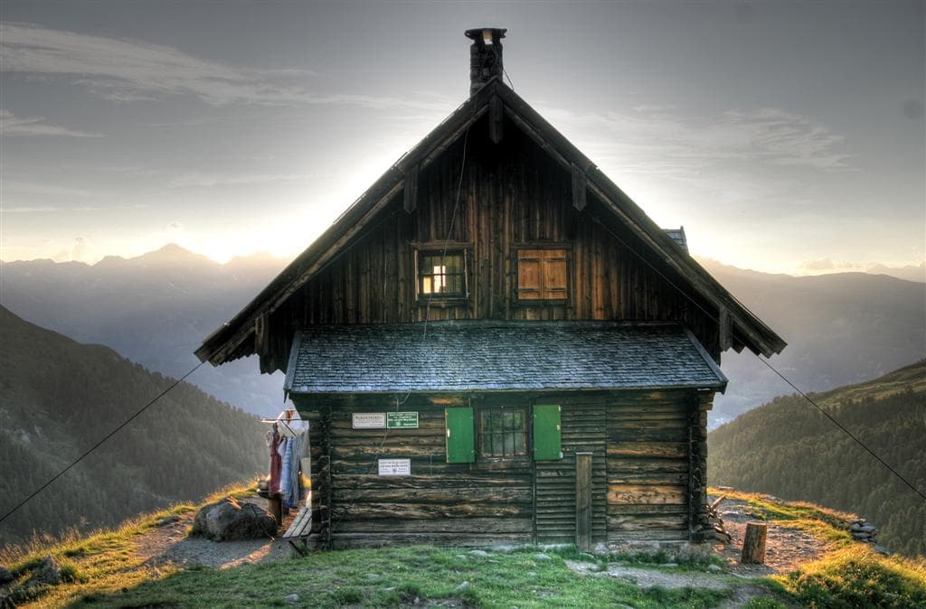 Anton-Renk-Hütte (via Wikimedia Commons, CC BY-SA 3.0)