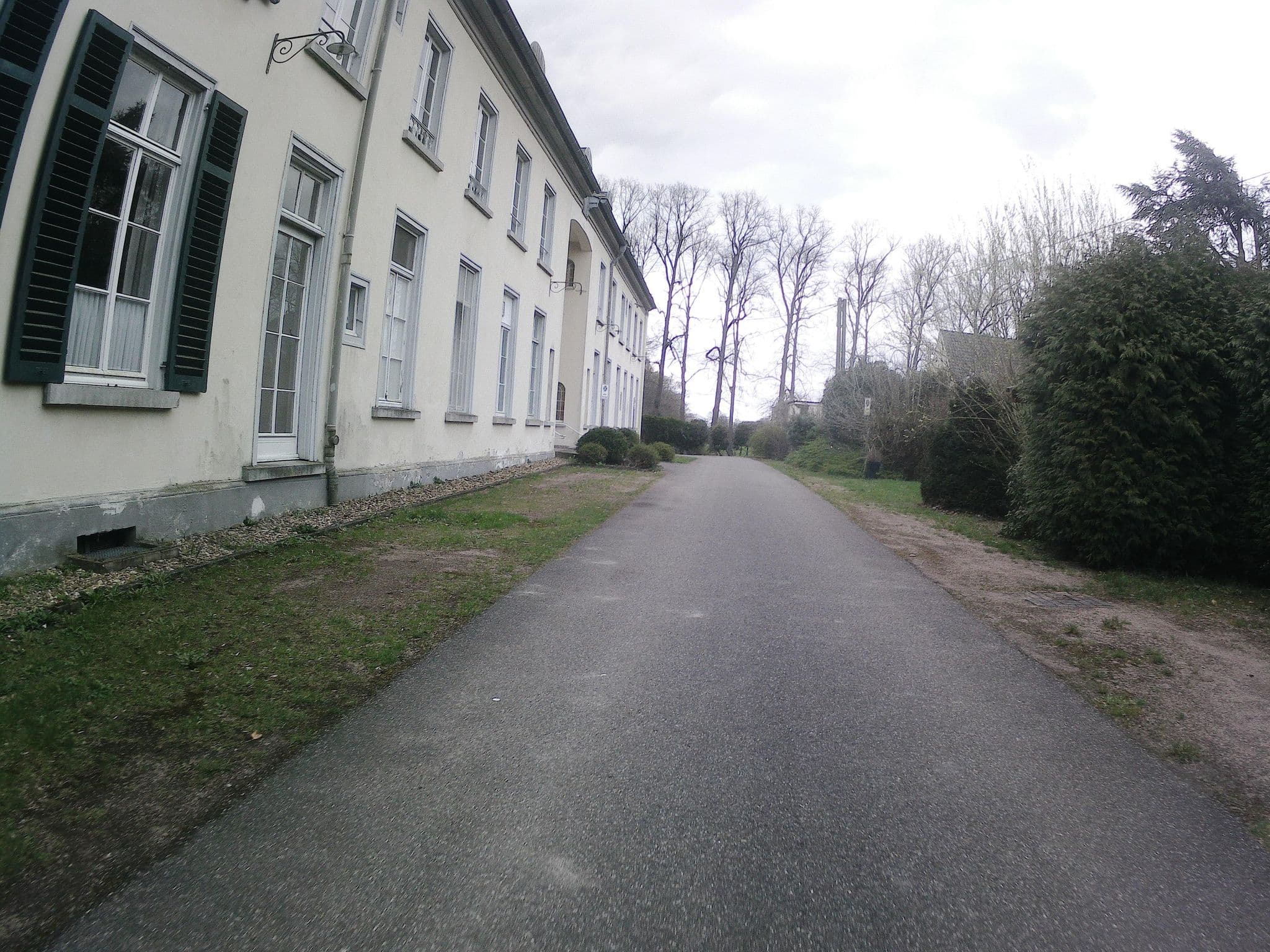 Street view near Tagungshotel Schloss Gnadenthal, Kleve — © helfrich (CC BY-SA · Mapillary)
