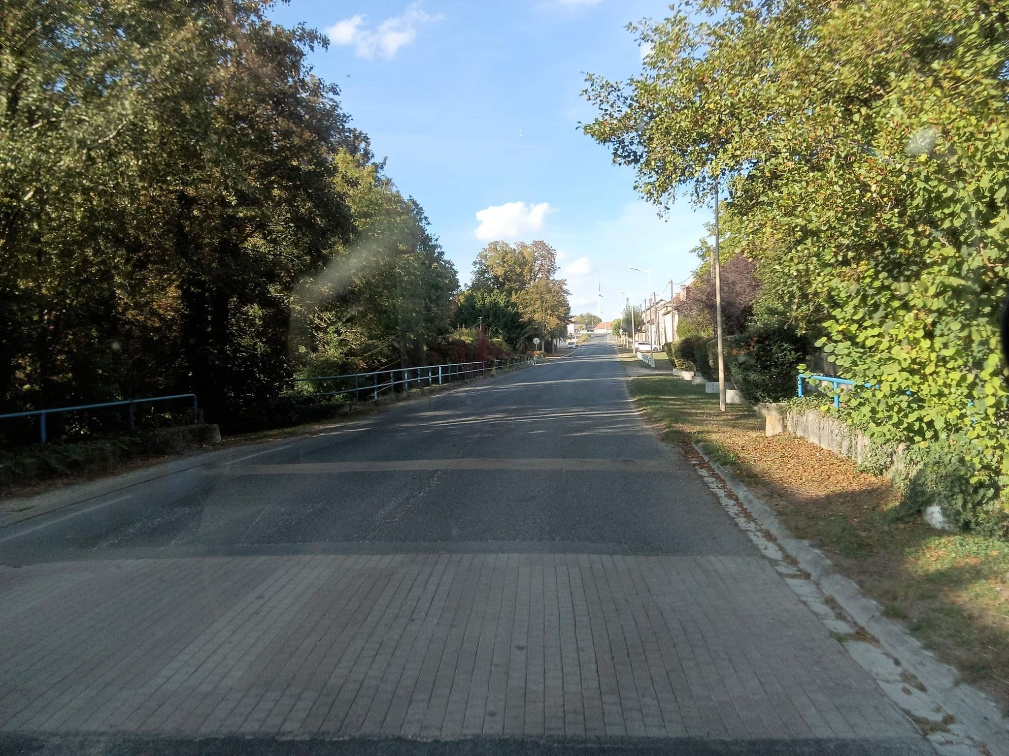 Street view near Le Clos de Mutigny, Sarry — © mprins (CC BY-SA · Mapillary)