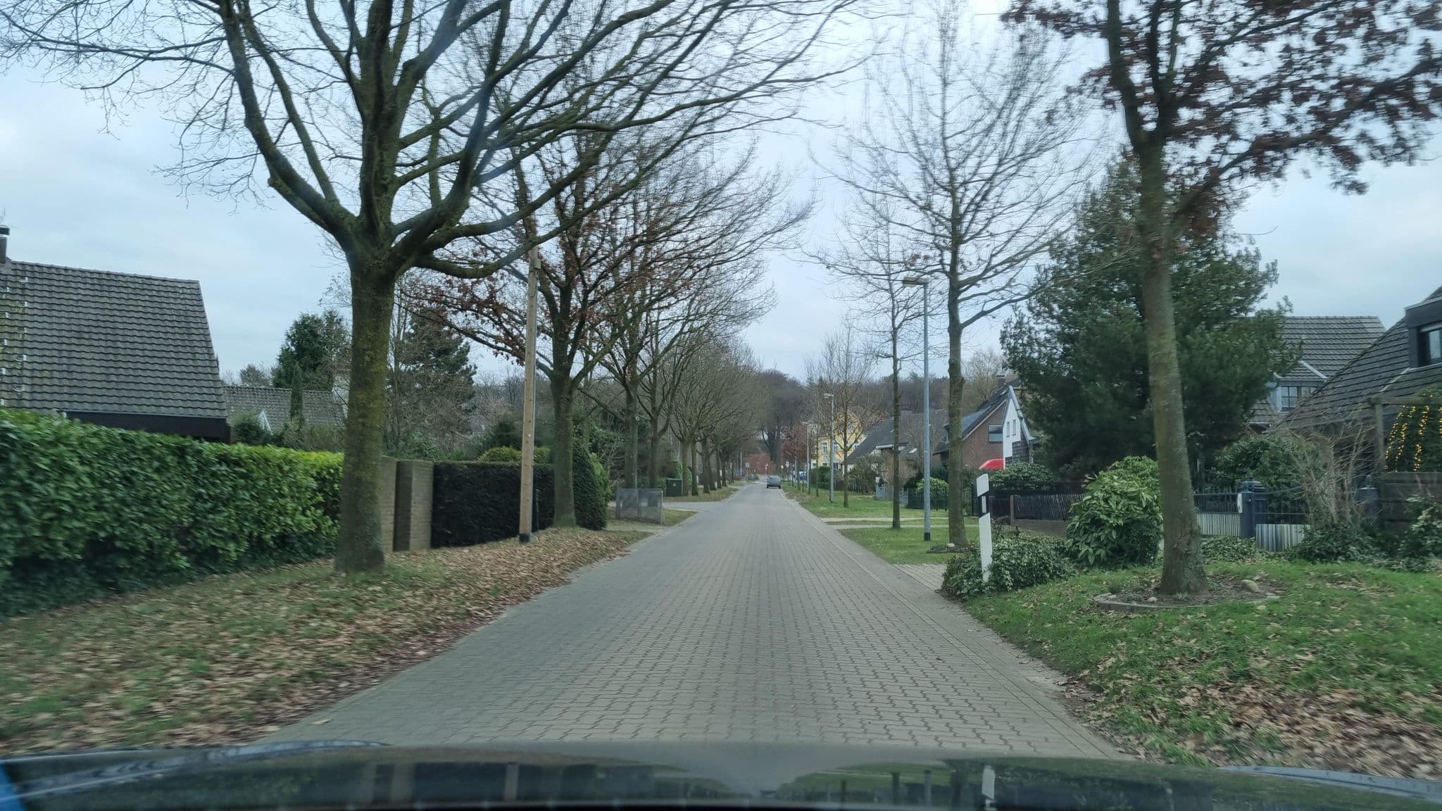Street view near Haus Hirschpfuhl, Kleve — © helfrich (CC BY-SA · Mapillary)