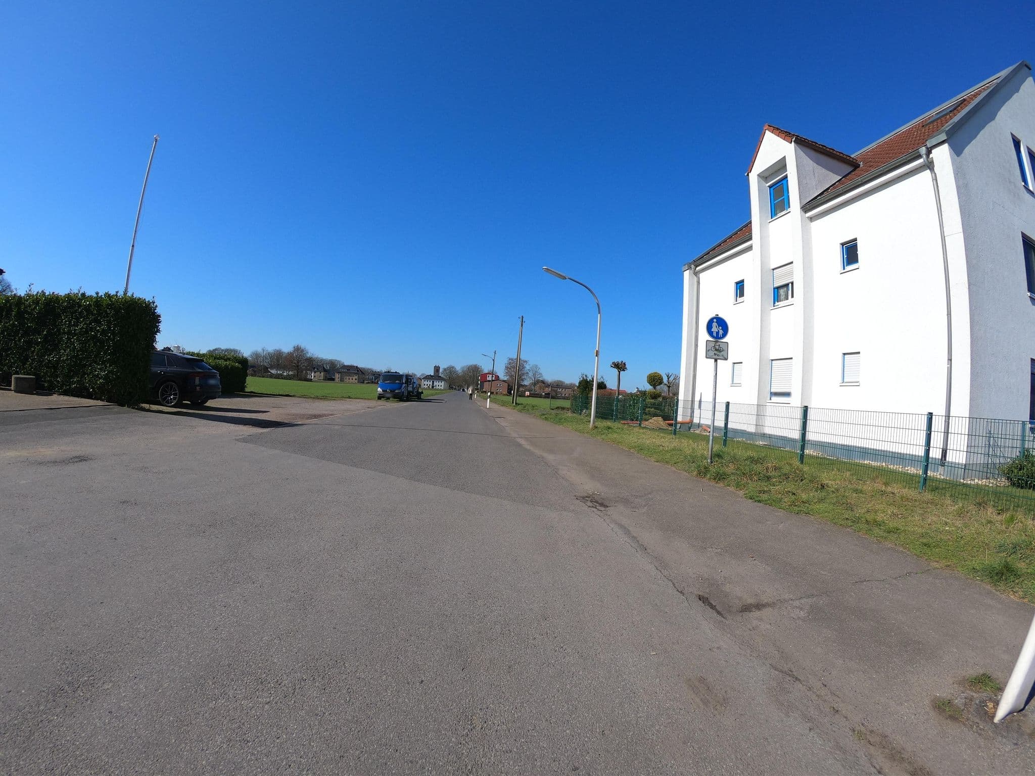 Street view near Deluxe Hotel, Dorsten — © geogladbecker (CC BY-SA · Mapillary)