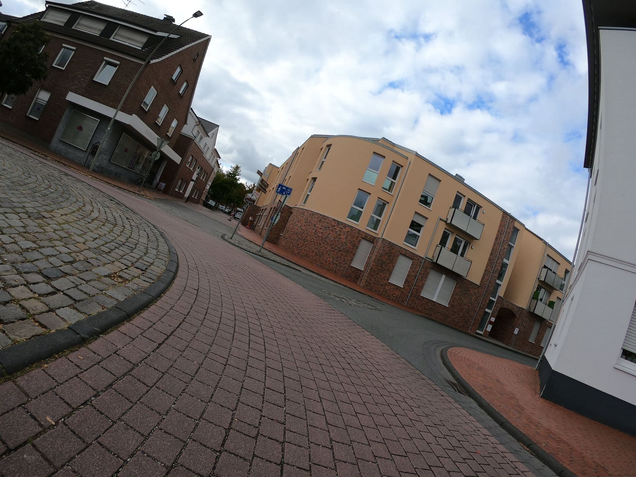 Street view near Hotel Haus Lövelt, Südlohn — © geogladbecker (CC BY-SA · Mapillary)