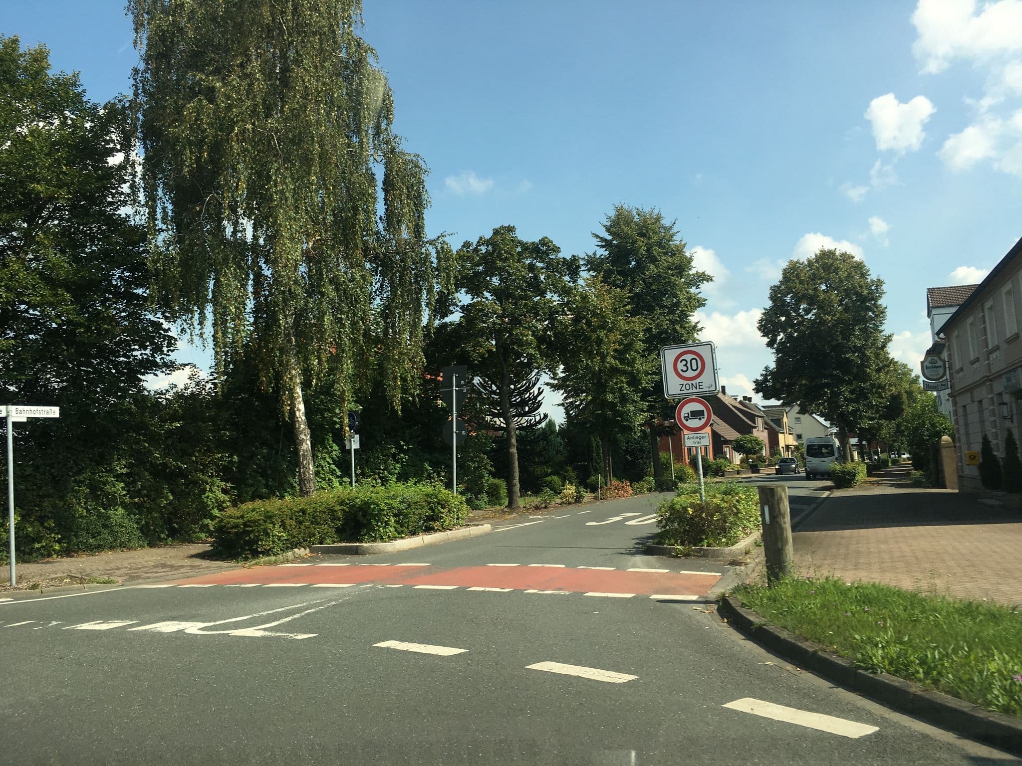 Street view near Bollerott Ludwig, Bollerott Ursula Hotel und Pension, Selm — © descilla (CC BY-SA · Mapillary)